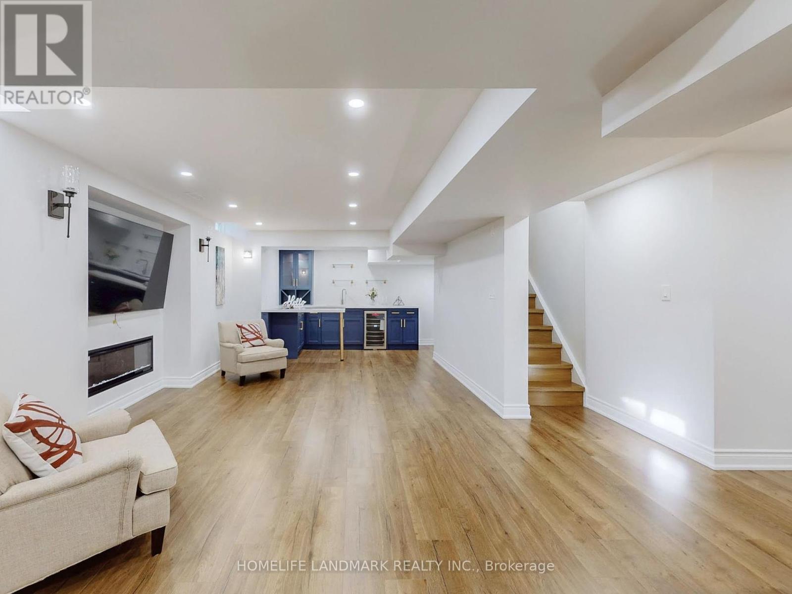 40 Belgrave Square, Markham, Ontario  L6C 2T6 - Photo 32 - N12463092