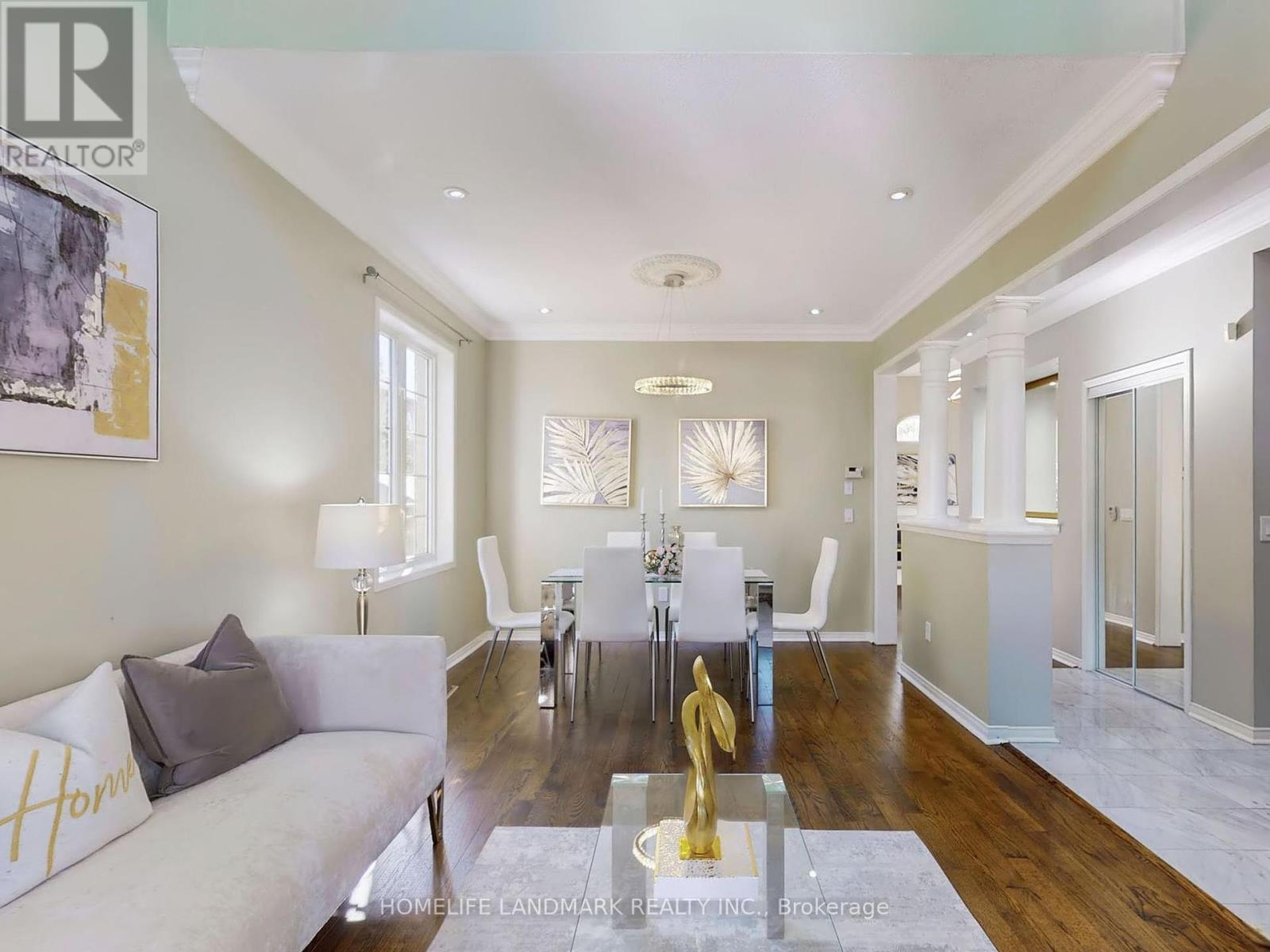 40 Belgrave Square, Markham, Ontario  L6C 2T6 - Photo 4 - N12463092