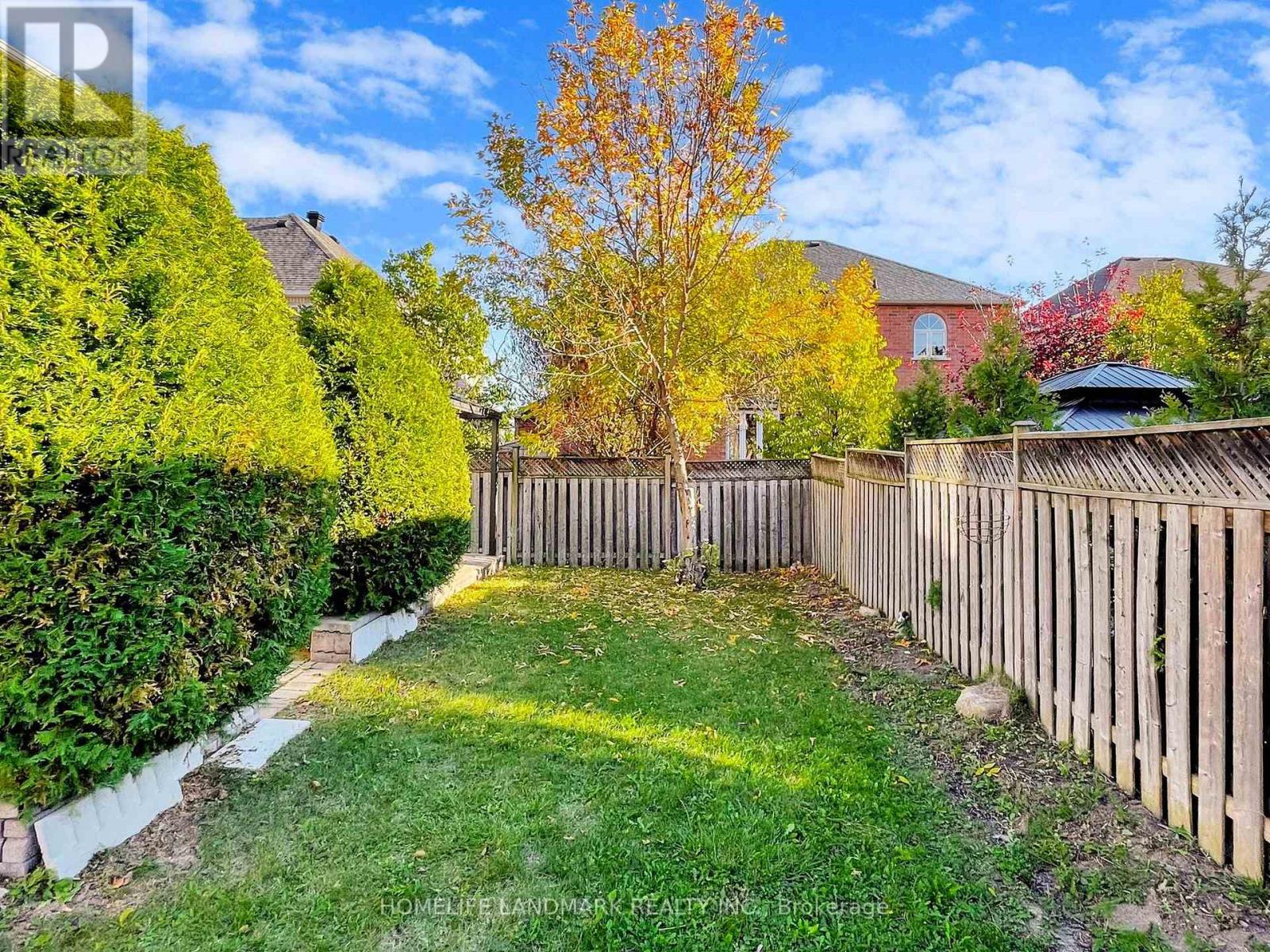 40 Belgrave Square, Markham, Ontario  L6C 2T6 - Photo 43 - N12463092