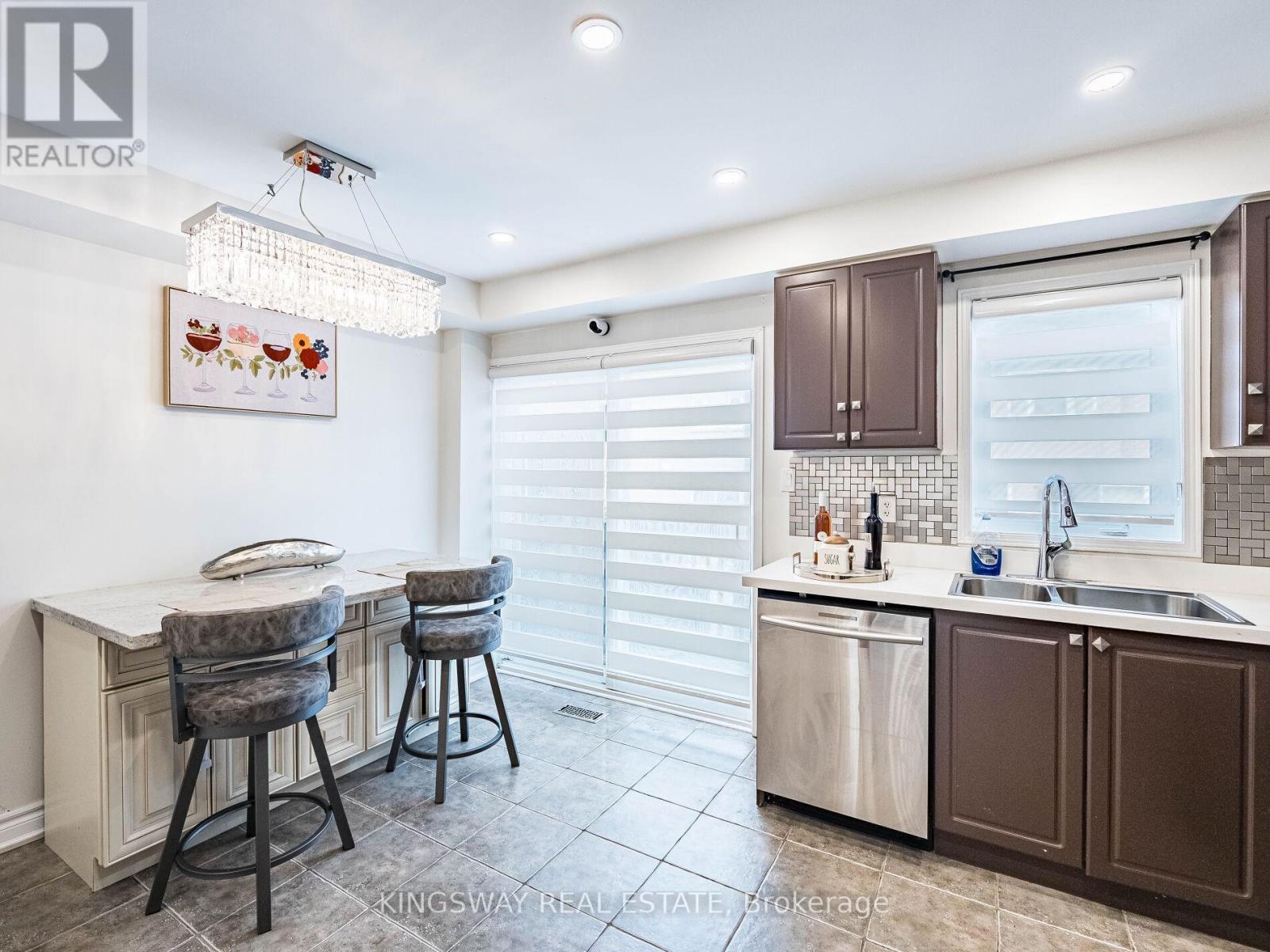 3221 Redpath Circle, Mississauga, Ontario  L5N 8R3 - Photo 13 - W12463045
