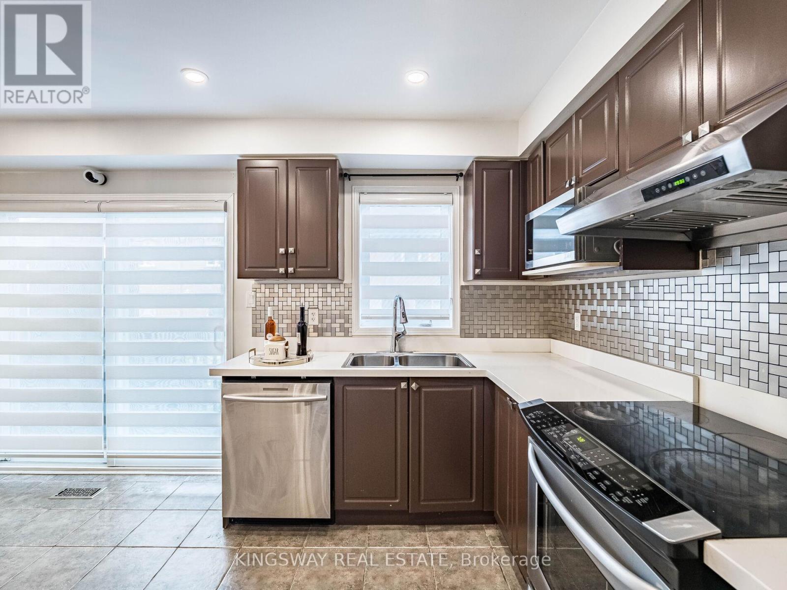3221 Redpath Circle, Mississauga, Ontario  L5N 8R3 - Photo 19 - W12463045