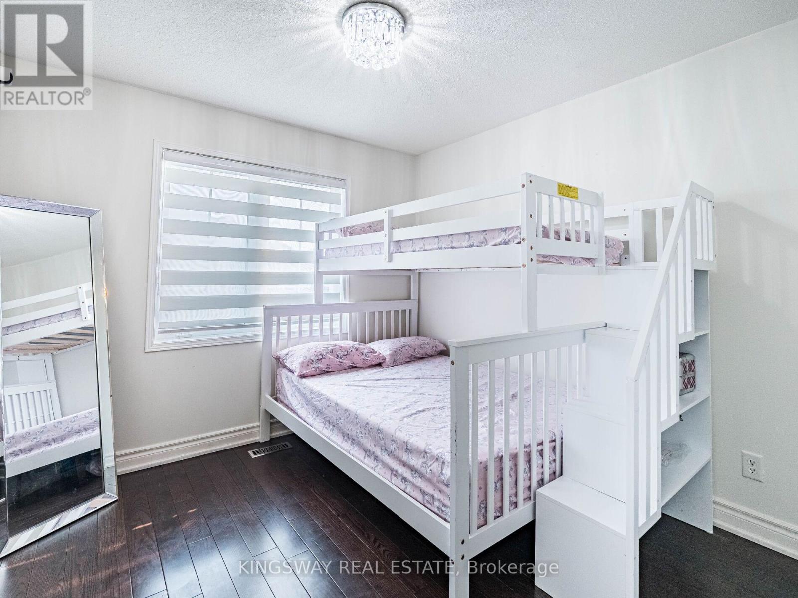 3221 Redpath Circle, Mississauga, Ontario  L5N 8R3 - Photo 33 - W12463045