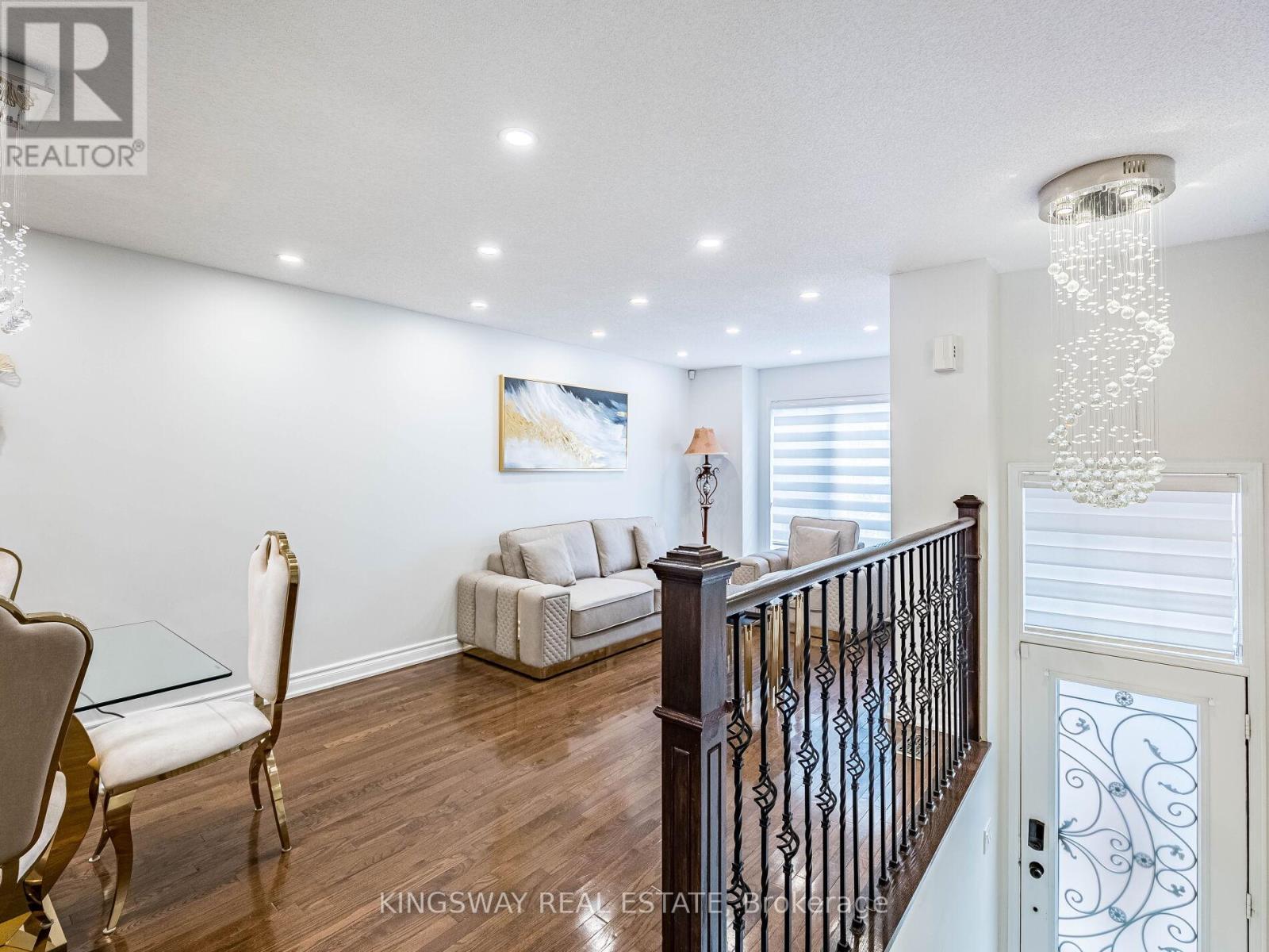 3221 Redpath Circle, Mississauga, Ontario  L5N 8R3 - Photo 6 - W12463045