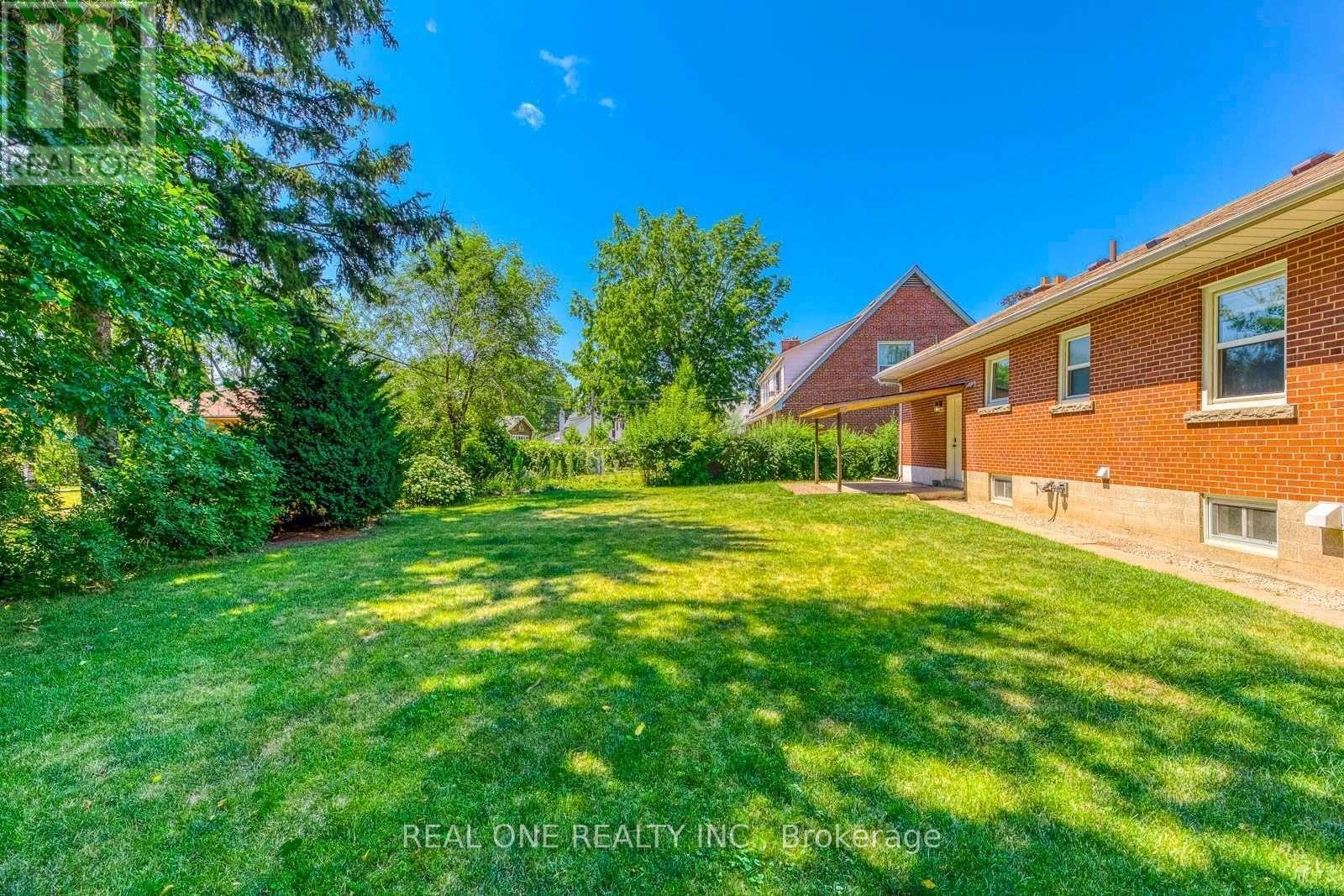 Lower - 2048 Edinburgh Drive, Burlington, Ontario  L7R 2C9 - Photo 18 - W12463069