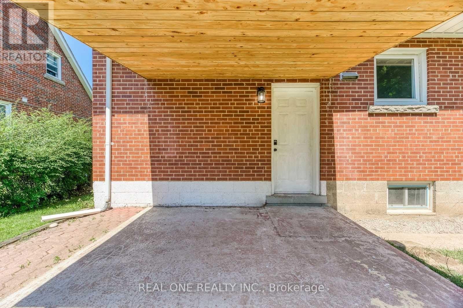 Lower - 2048 Edinburgh Drive, Burlington, Ontario  L7R 2C9 - Photo 2 - W12463069