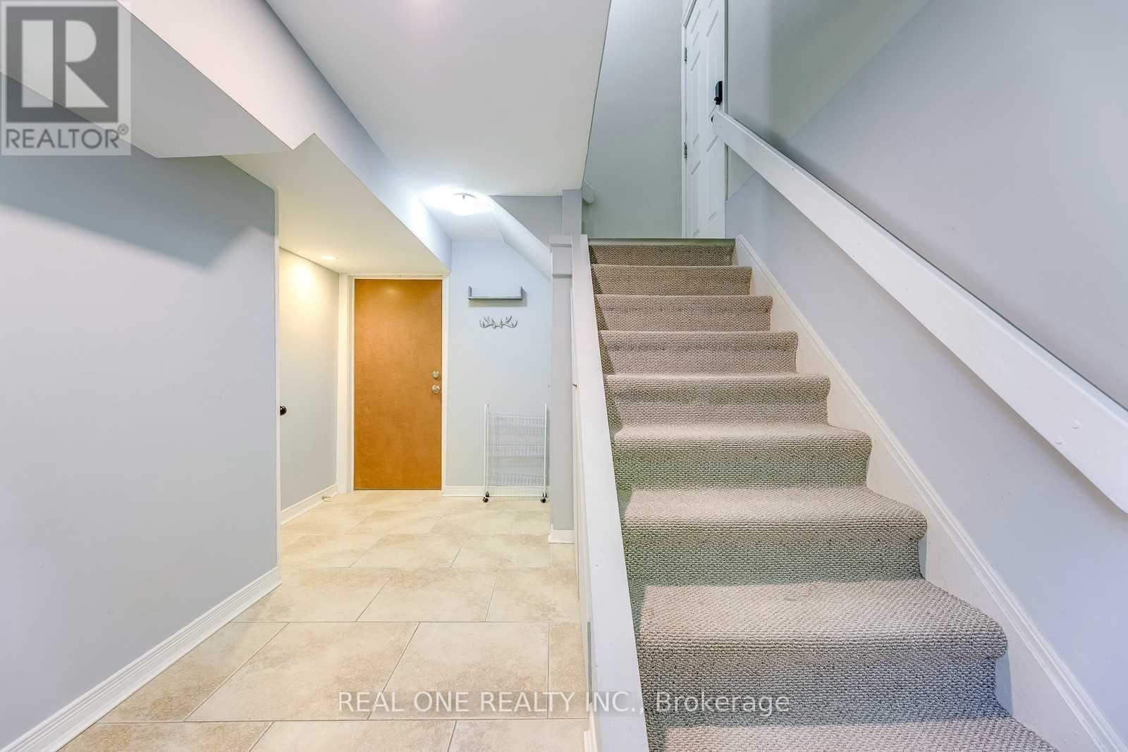 Lower - 2048 Edinburgh Drive, Burlington, Ontario  L7R 2C9 - Photo 5 - W12463069