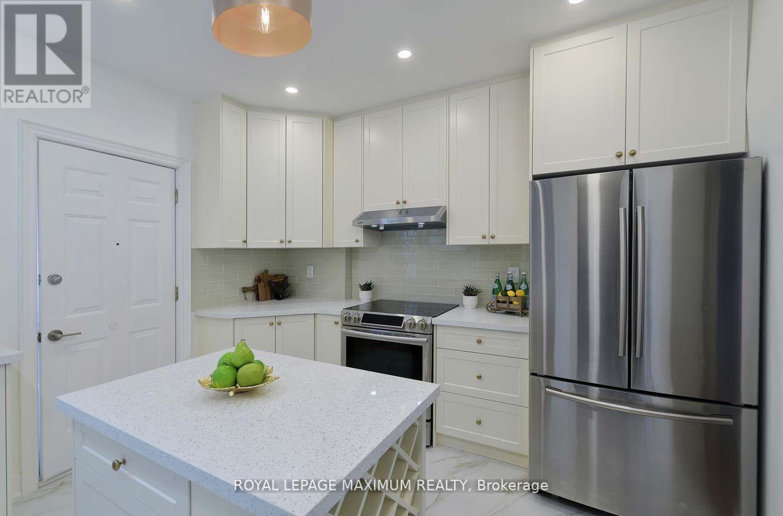 132 Wallace Avenue, Toronto, Ontario  M6H 1T5 - Photo 13 - W12463072