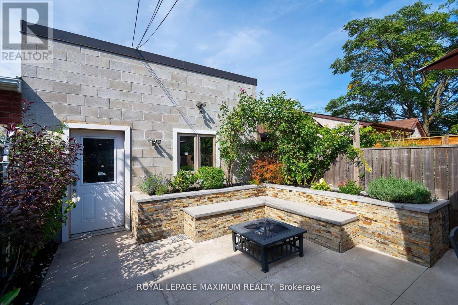 132 Wallace Avenue, Toronto, Ontario  M6H 1T5 - Photo 36 - W12463072
