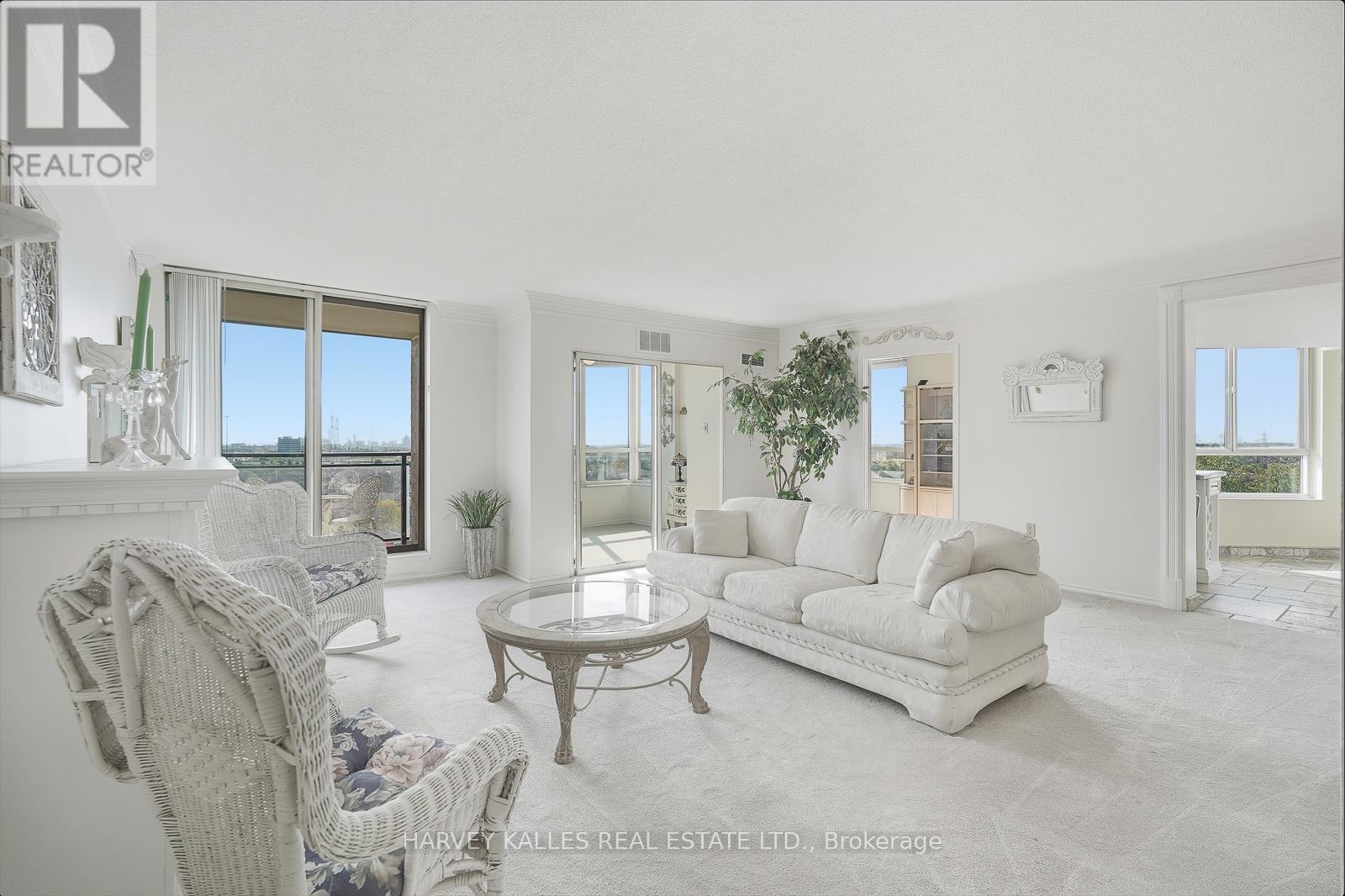 812 - 20 Cherrytree Drive, Brampton, Ontario  L6Y 3V1 - Photo 3 - W12463084