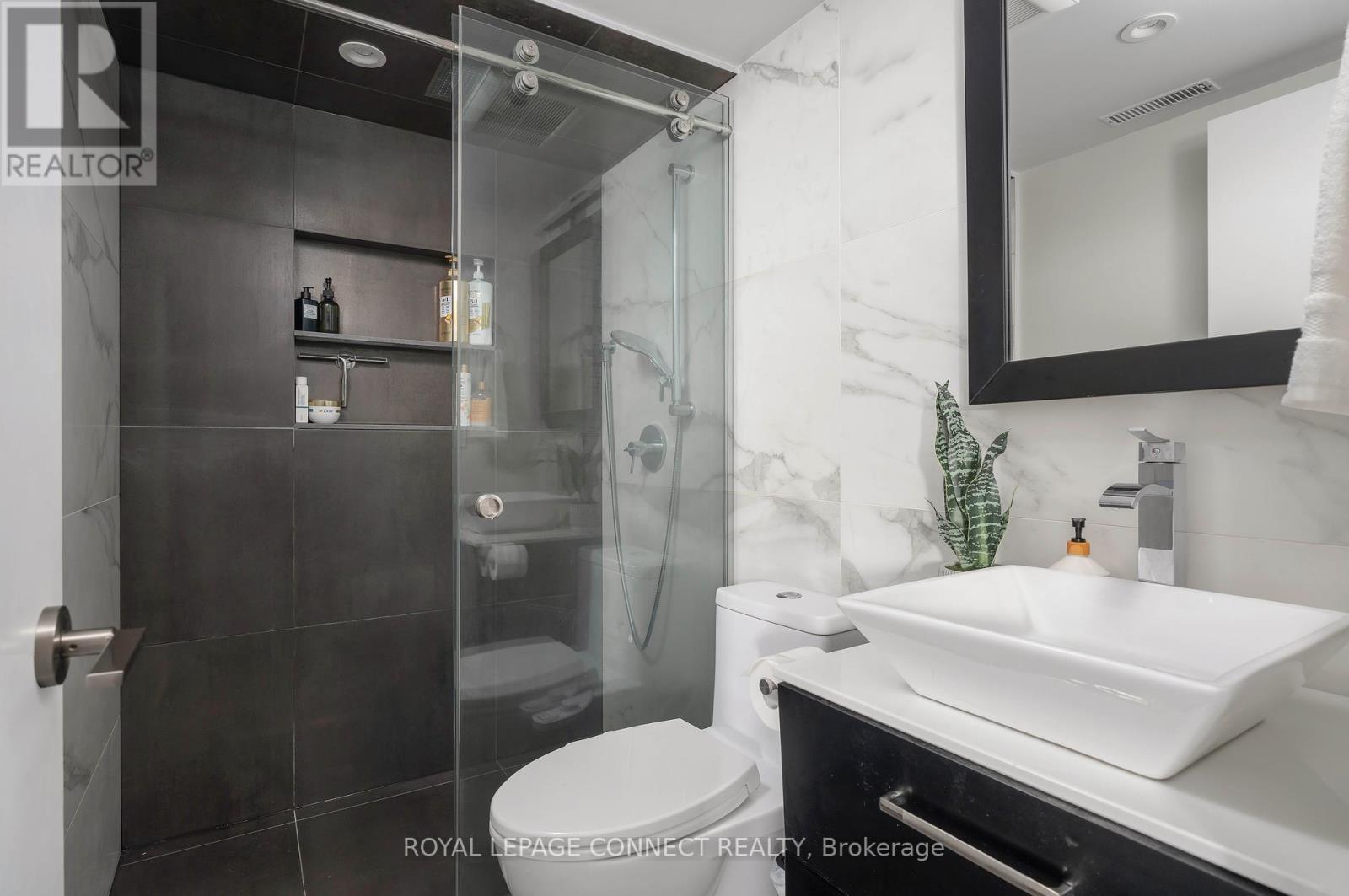 16 Fredrick Mowat Lane, Toronto, Ontario  M3J 3C5 - Photo 13 - W12463091