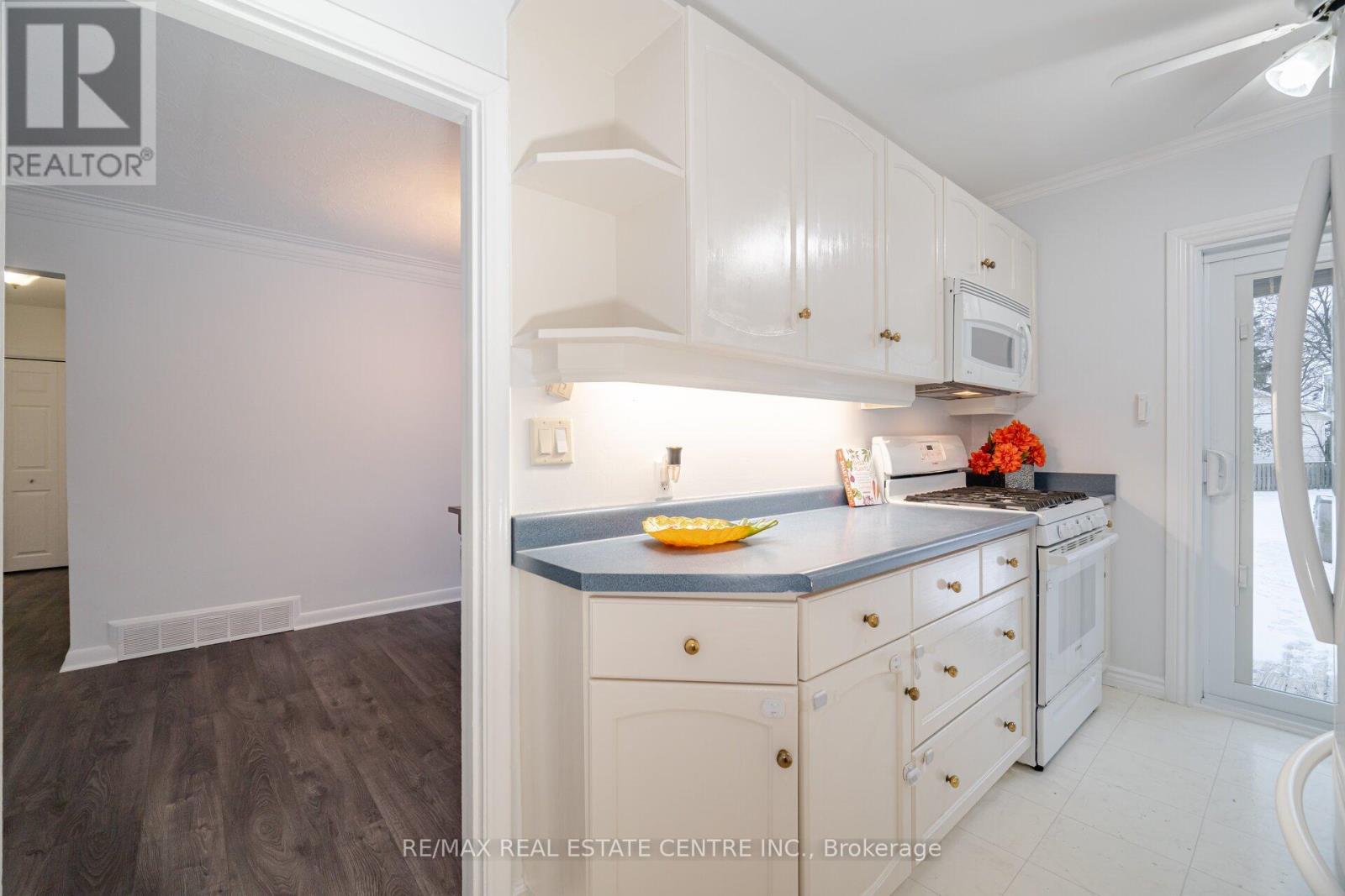 292 Kingsleigh Court, Milton, Ontario  L9T 1X7 - Photo 12 - W12463111