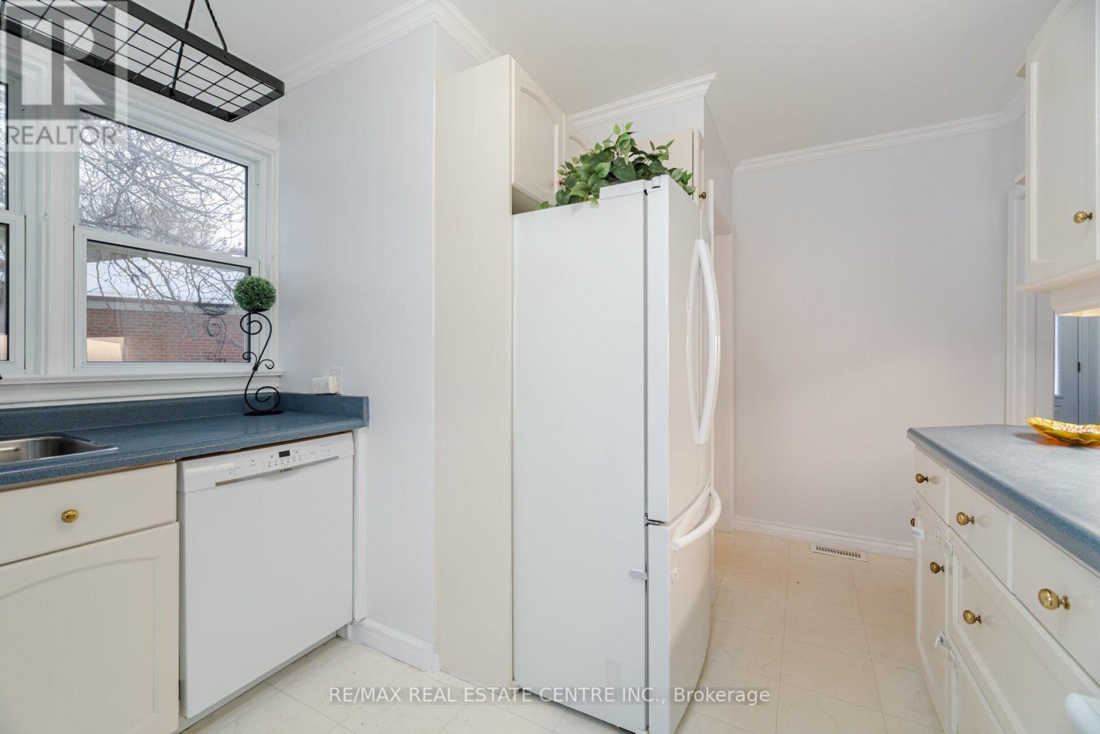 292 Kingsleigh Court, Milton, Ontario  L9T 1X7 - Photo 13 - W12463111