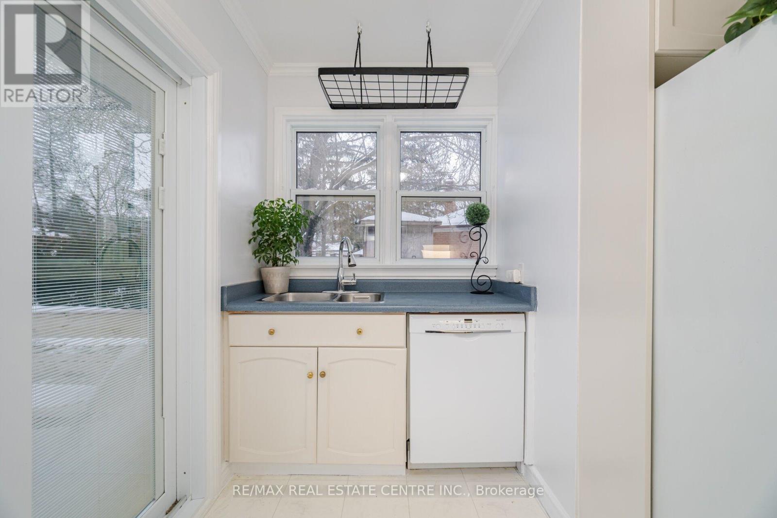 292 Kingsleigh Court, Milton, Ontario  L9T 1X7 - Photo 15 - W12463111