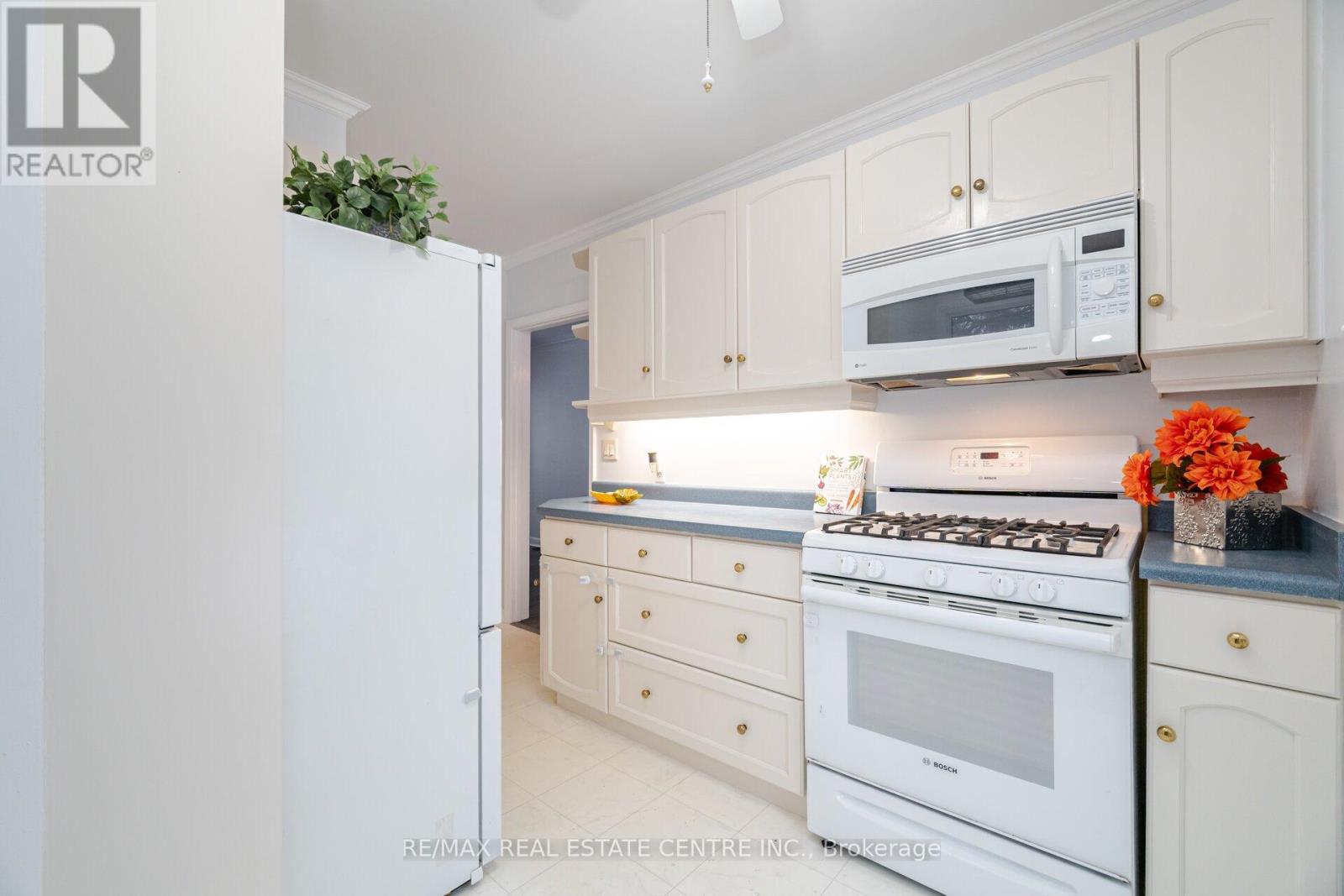 292 Kingsleigh Court, Milton, Ontario  L9T 1X7 - Photo 16 - W12463111