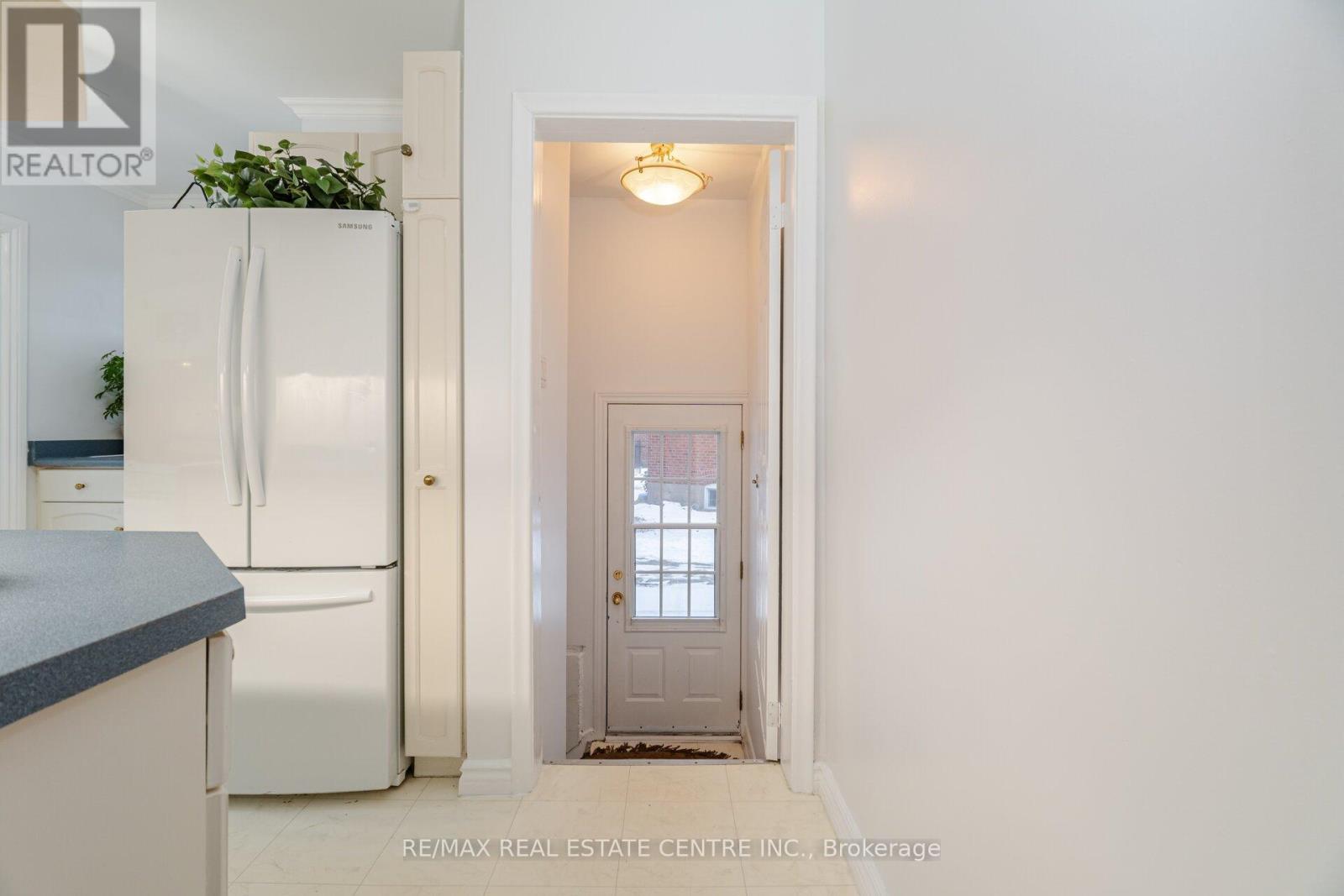 292 Kingsleigh Court, Milton, Ontario  L9T 1X7 - Photo 22 - W12463111