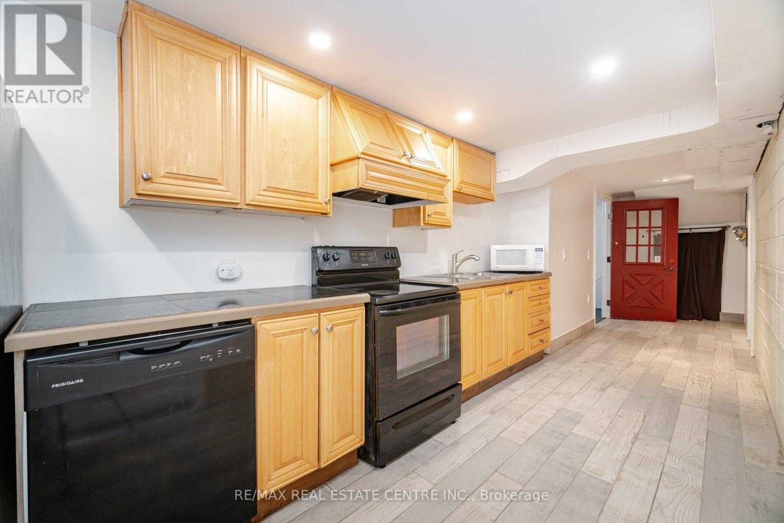 292 Kingsleigh Court, Milton, Ontario  L9T 1X7 - Photo 25 - W12463111