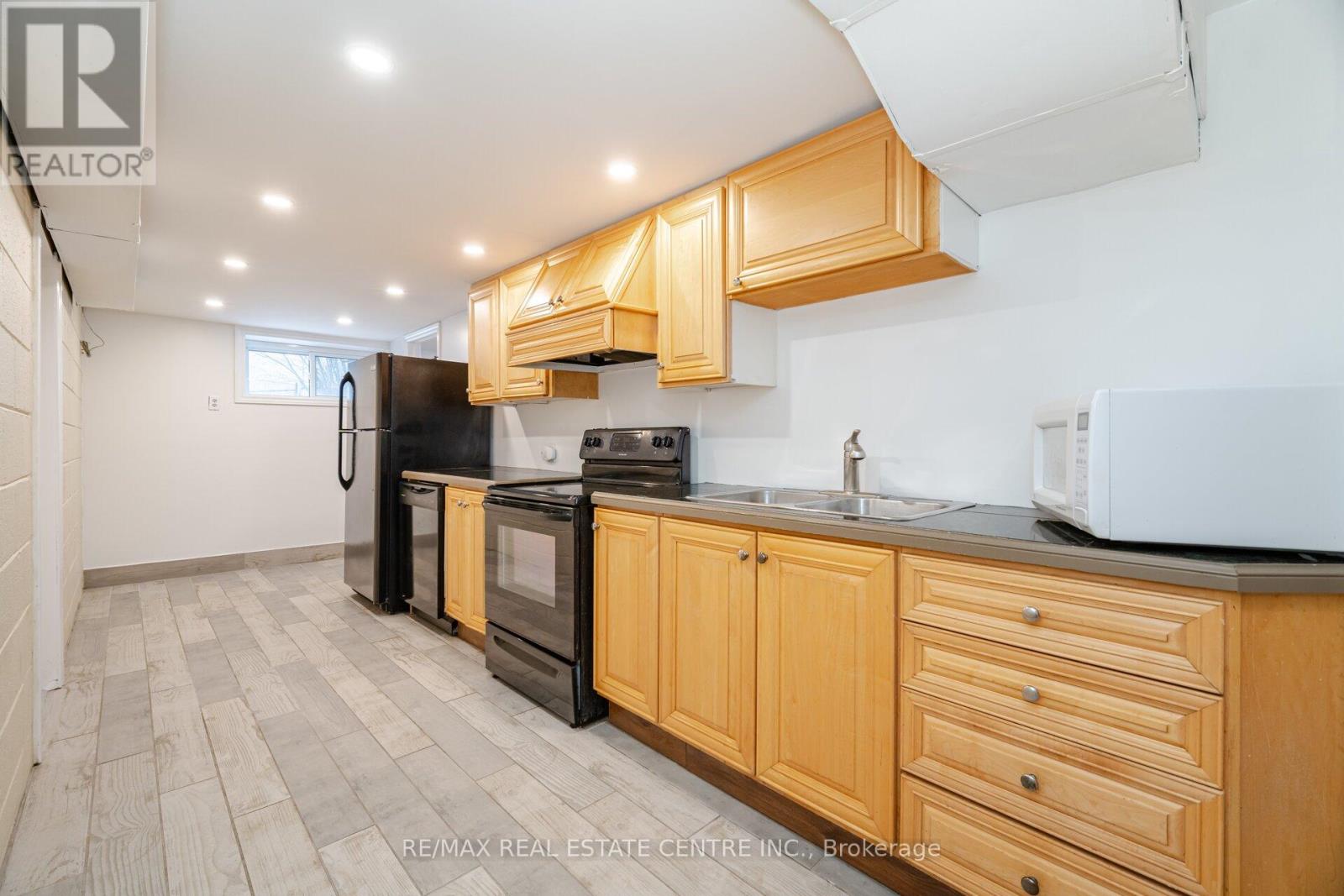 292 Kingsleigh Court, Milton, Ontario  L9T 1X7 - Photo 26 - W12463111