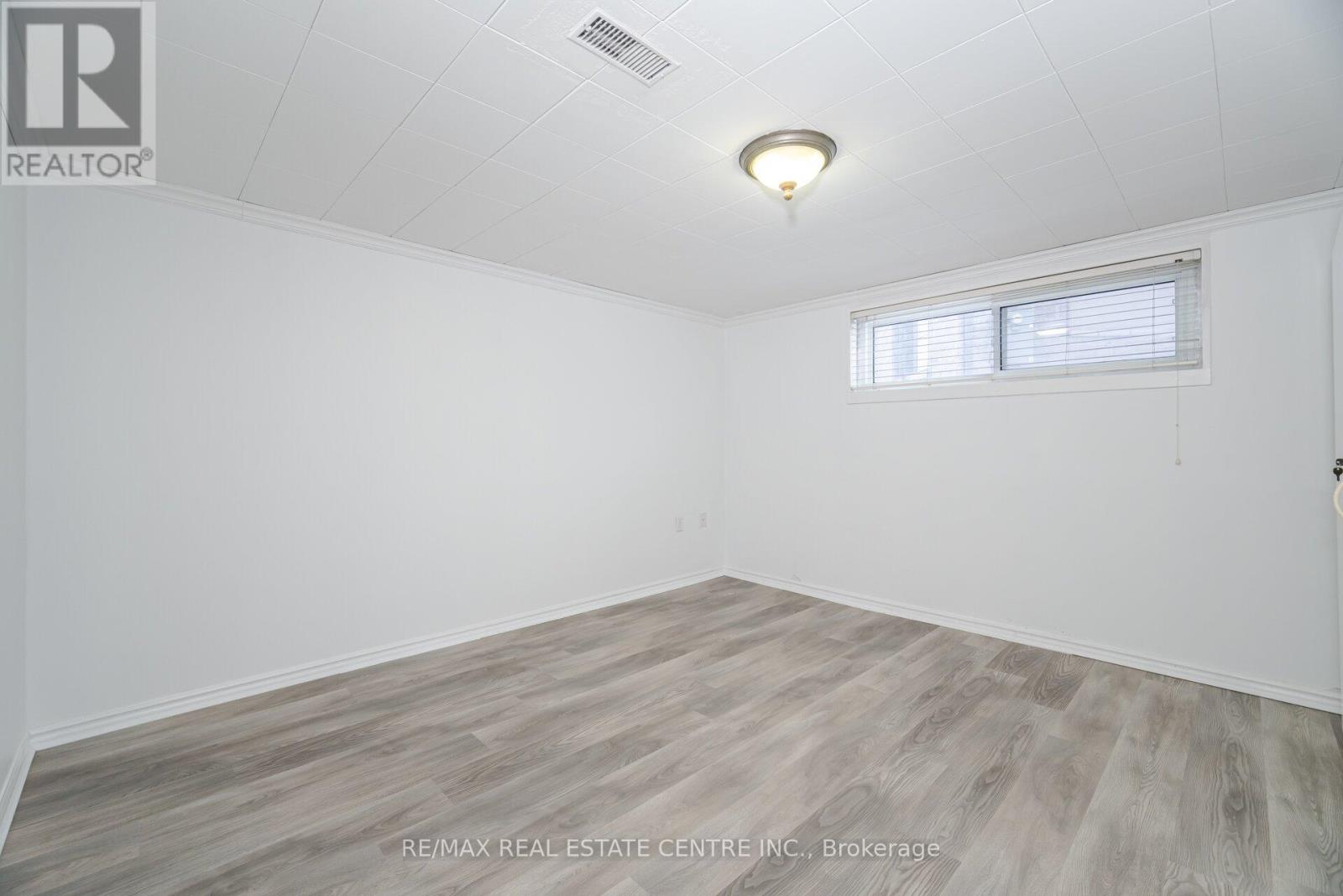 292 Kingsleigh Court, Milton, Ontario  L9T 1X7 - Photo 31 - W12463111