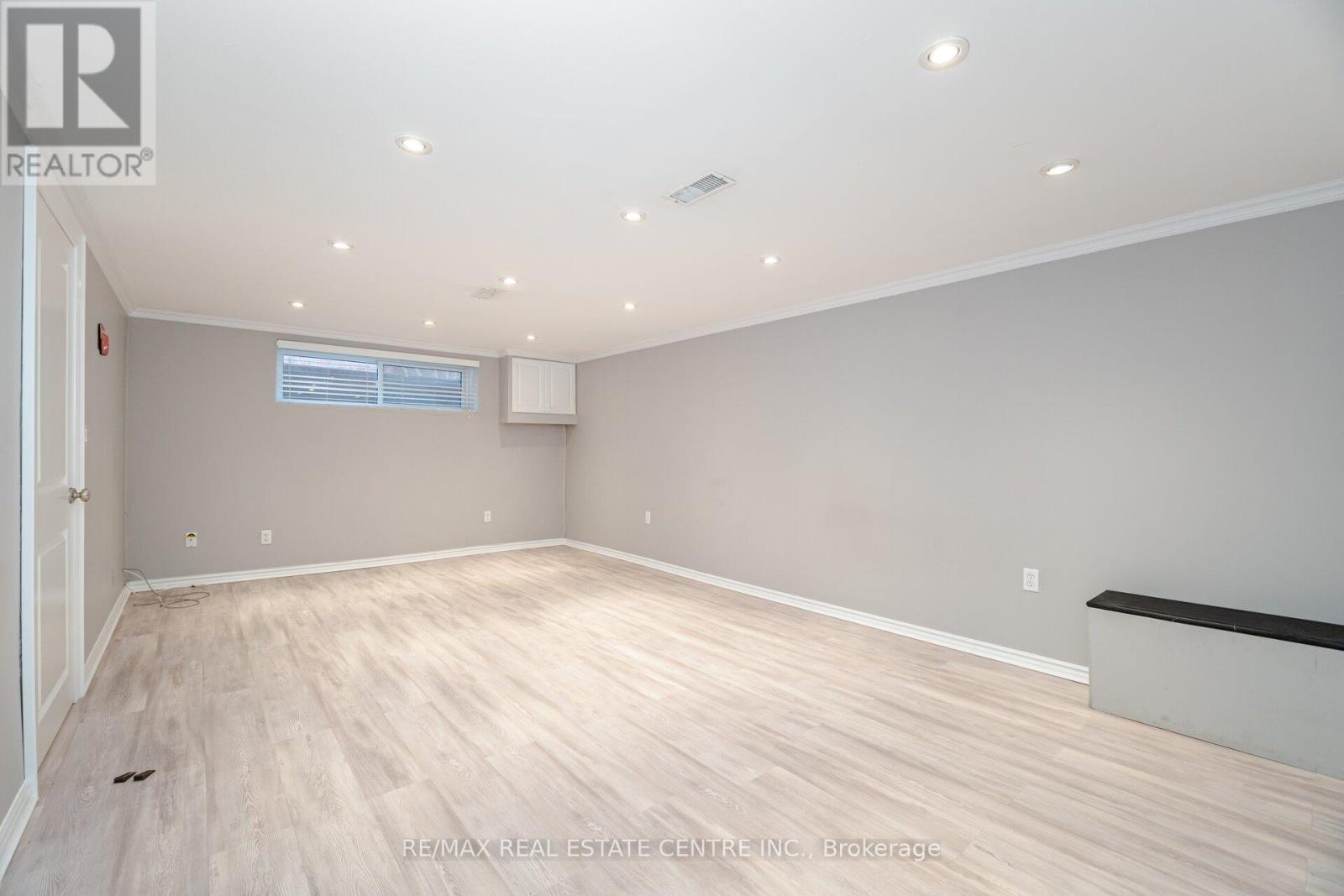 292 Kingsleigh Court, Milton, Ontario  L9T 1X7 - Photo 32 - W12463111