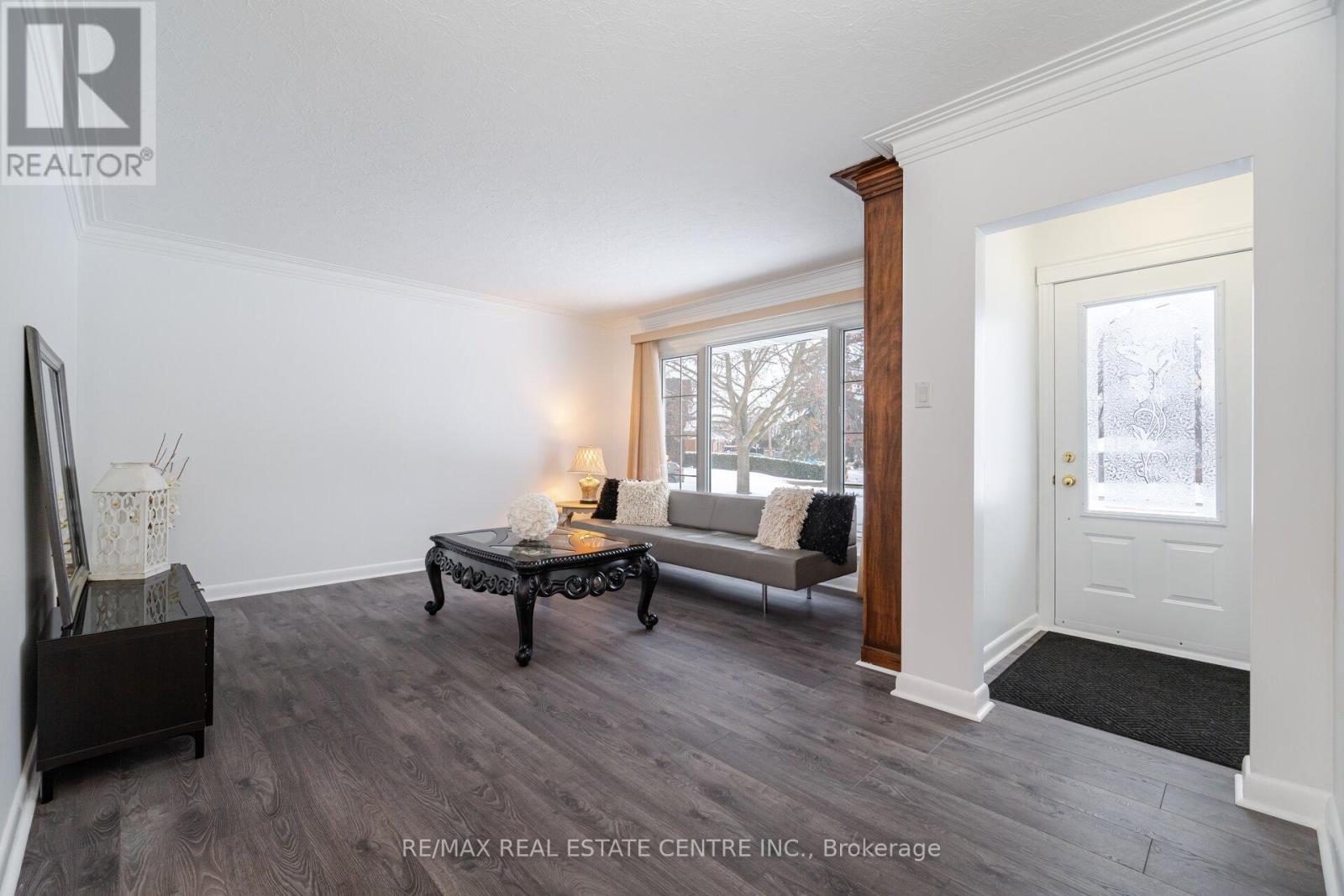 292 Kingsleigh Court, Milton, Ontario  L9T 1X7 - Photo 5 - W12463111