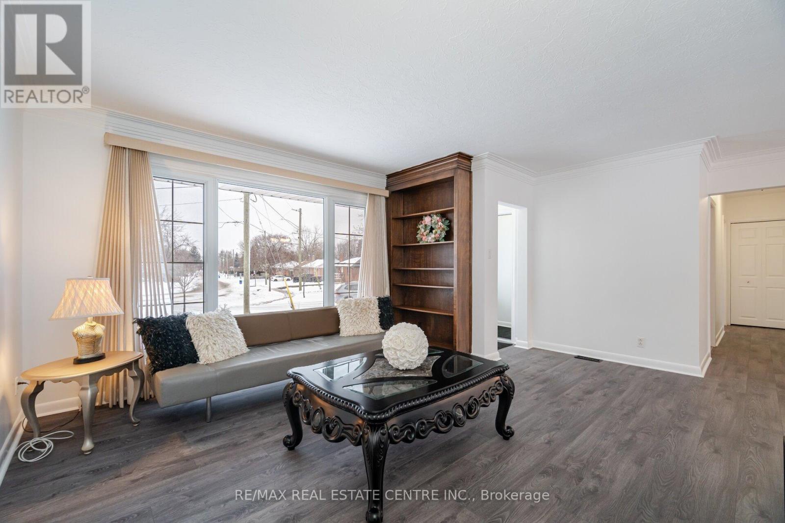 292 Kingsleigh Court, Milton, Ontario  L9T 1X7 - Photo 6 - W12463111