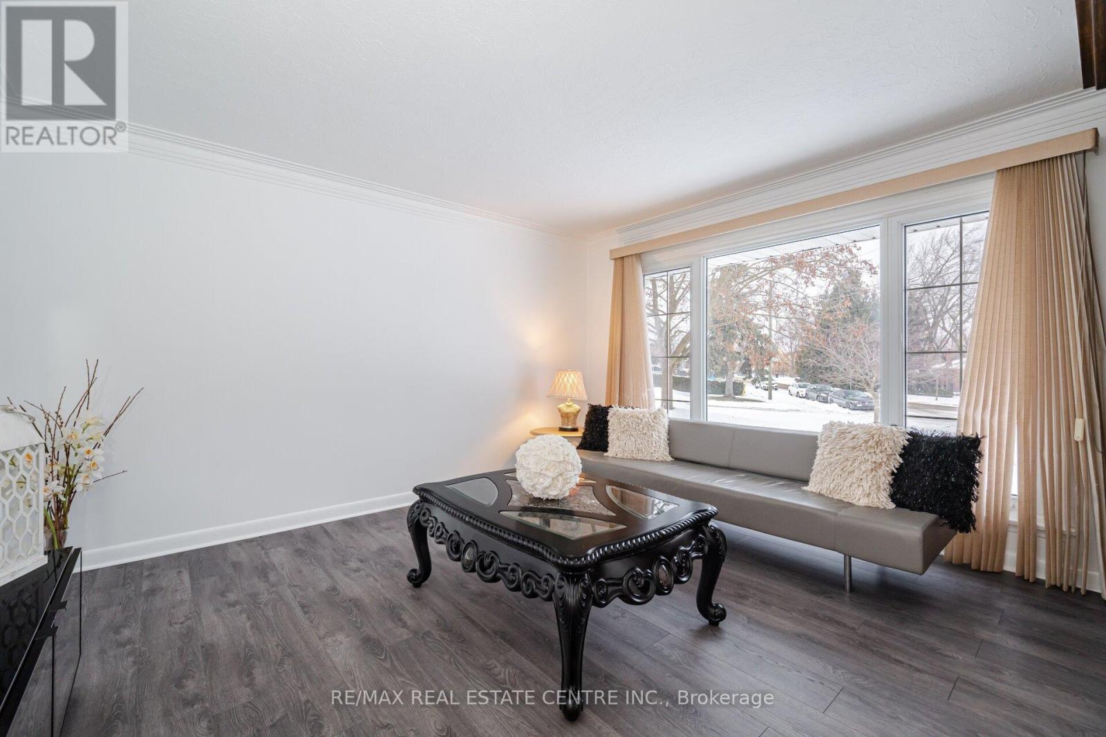 292 Kingsleigh Court, Milton, Ontario  L9T 1X7 - Photo 7 - W12463111