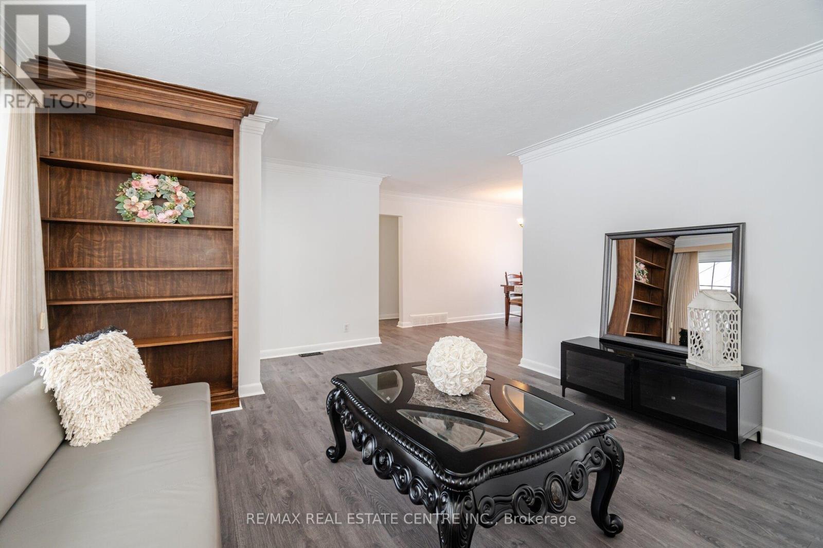 292 Kingsleigh Court, Milton, Ontario  L9T 1X7 - Photo 8 - W12463111