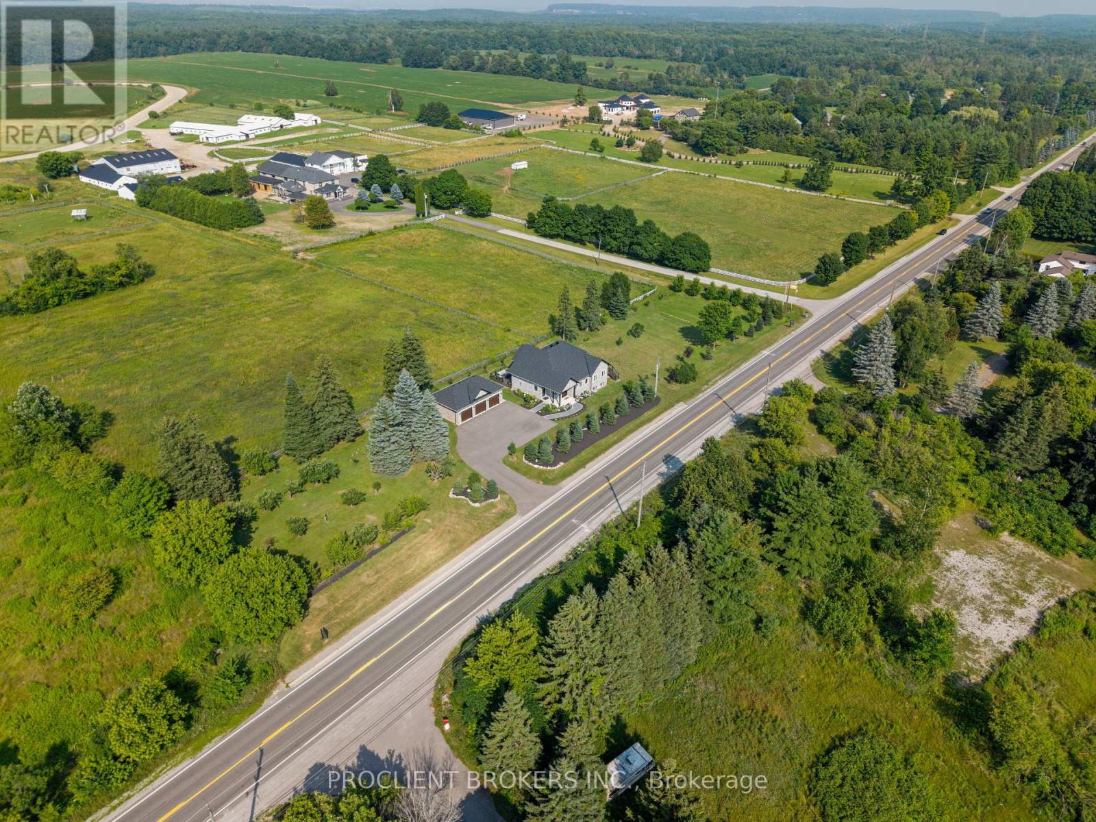 10223 Guelph Line, Milton, Ontario  L0P 1B0 - Photo 4 - W12463122