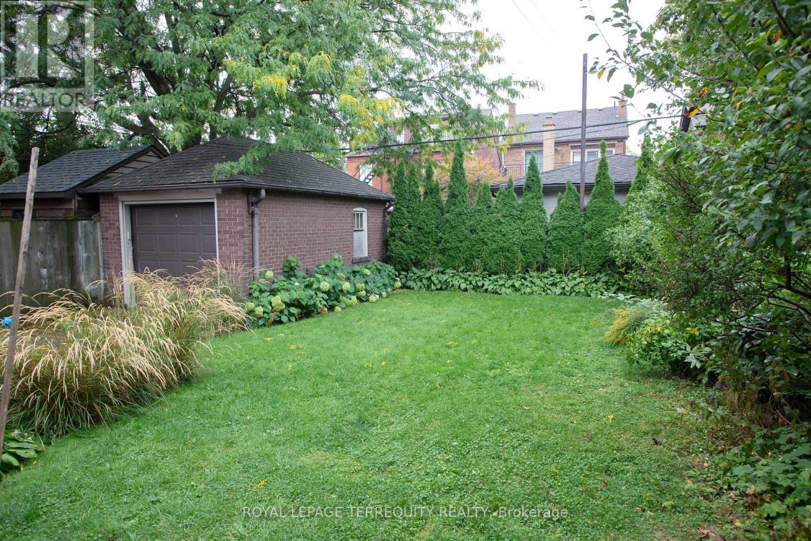 Basement - 10 Northcliffe Boulevard, Toronto, Ontario  M6H 3H1 - Photo 14 - W12463124