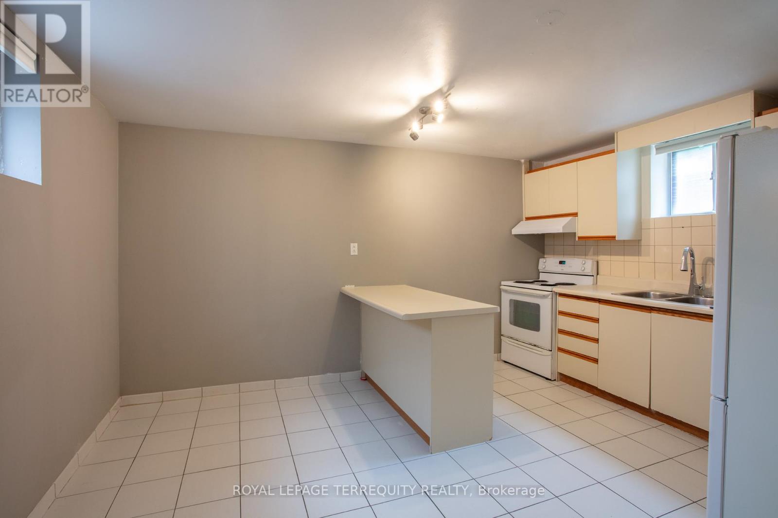 Basement - 10 Northcliffe Boulevard, Toronto, Ontario  M6H 3H1 - Photo 2 - W12463124