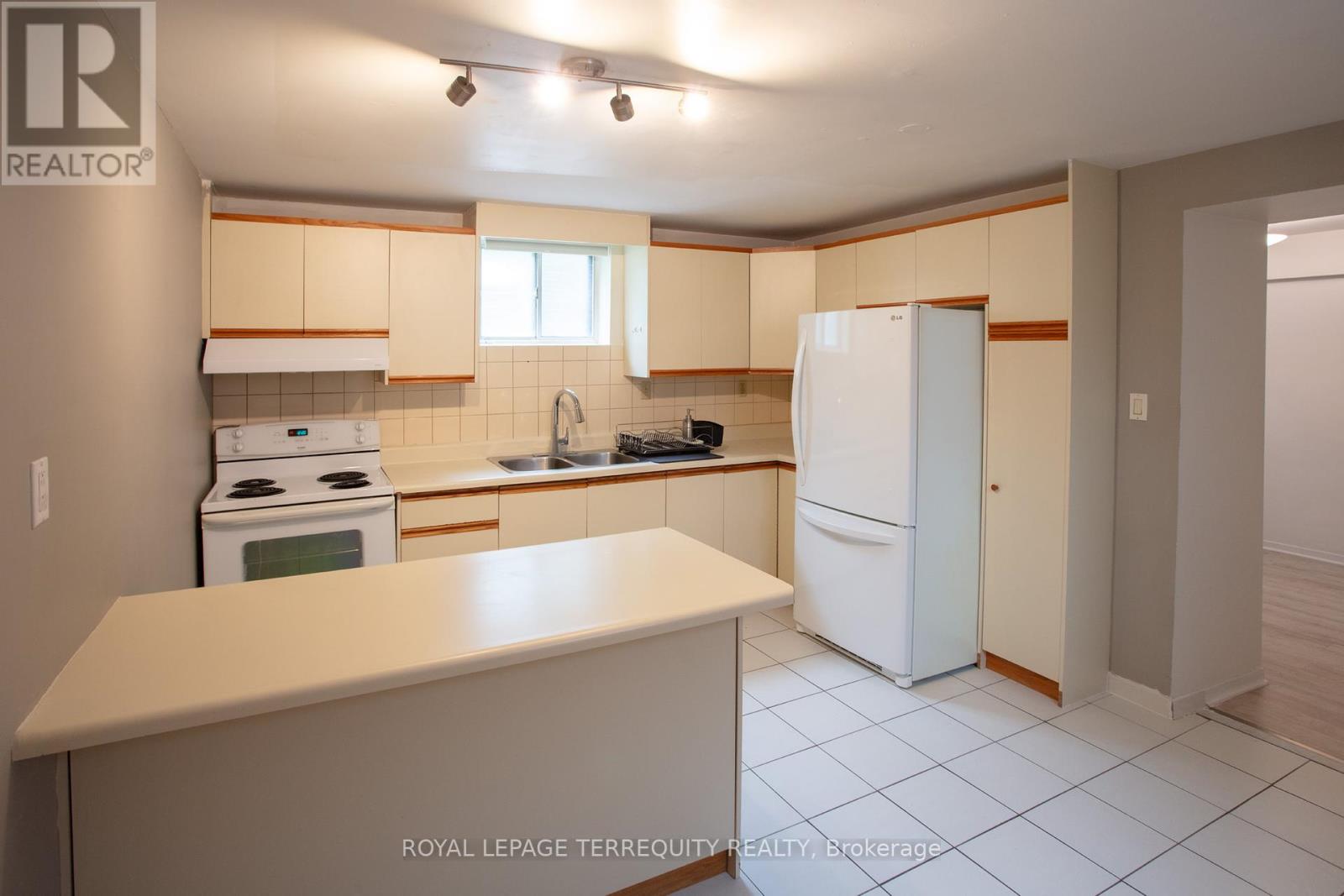 Basement - 10 Northcliffe Boulevard, Toronto, Ontario  M6H 3H1 - Photo 4 - W12463124