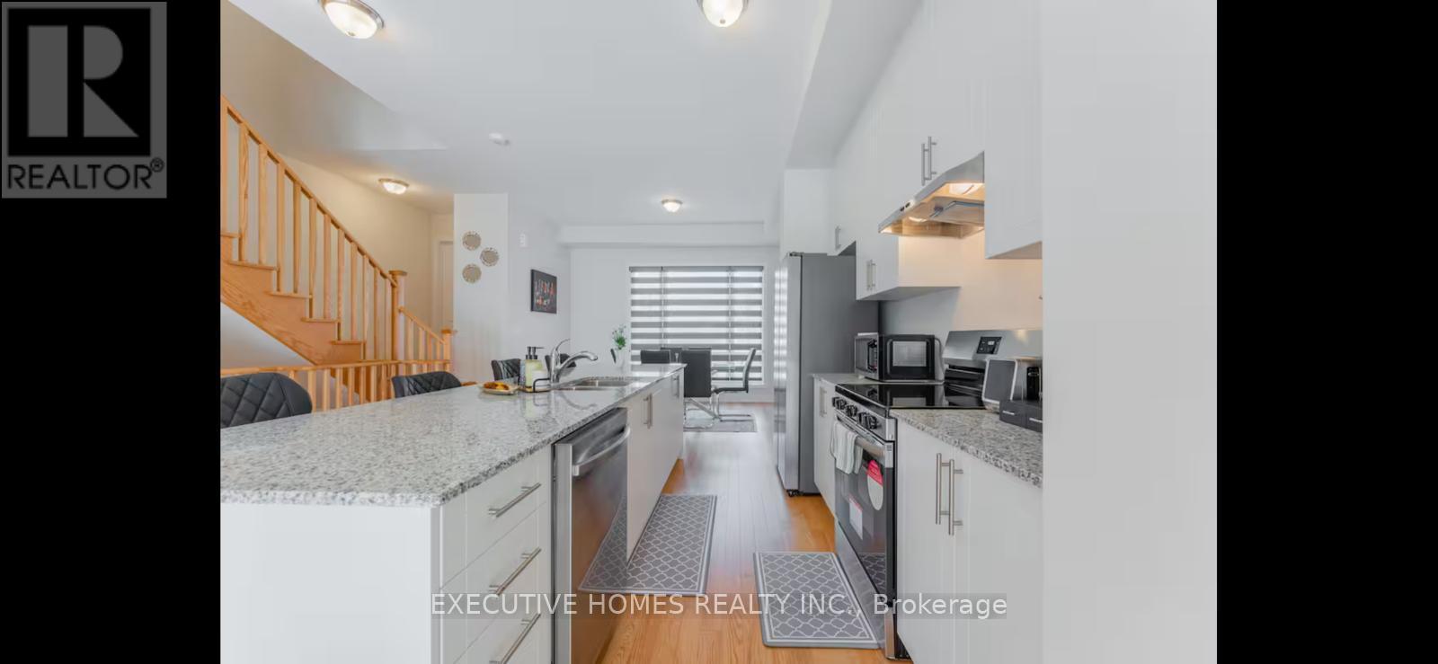 3092 Meadowridge Drive, Oakville, Ontario  L6H 7Z1 - Photo 2 - W12463125