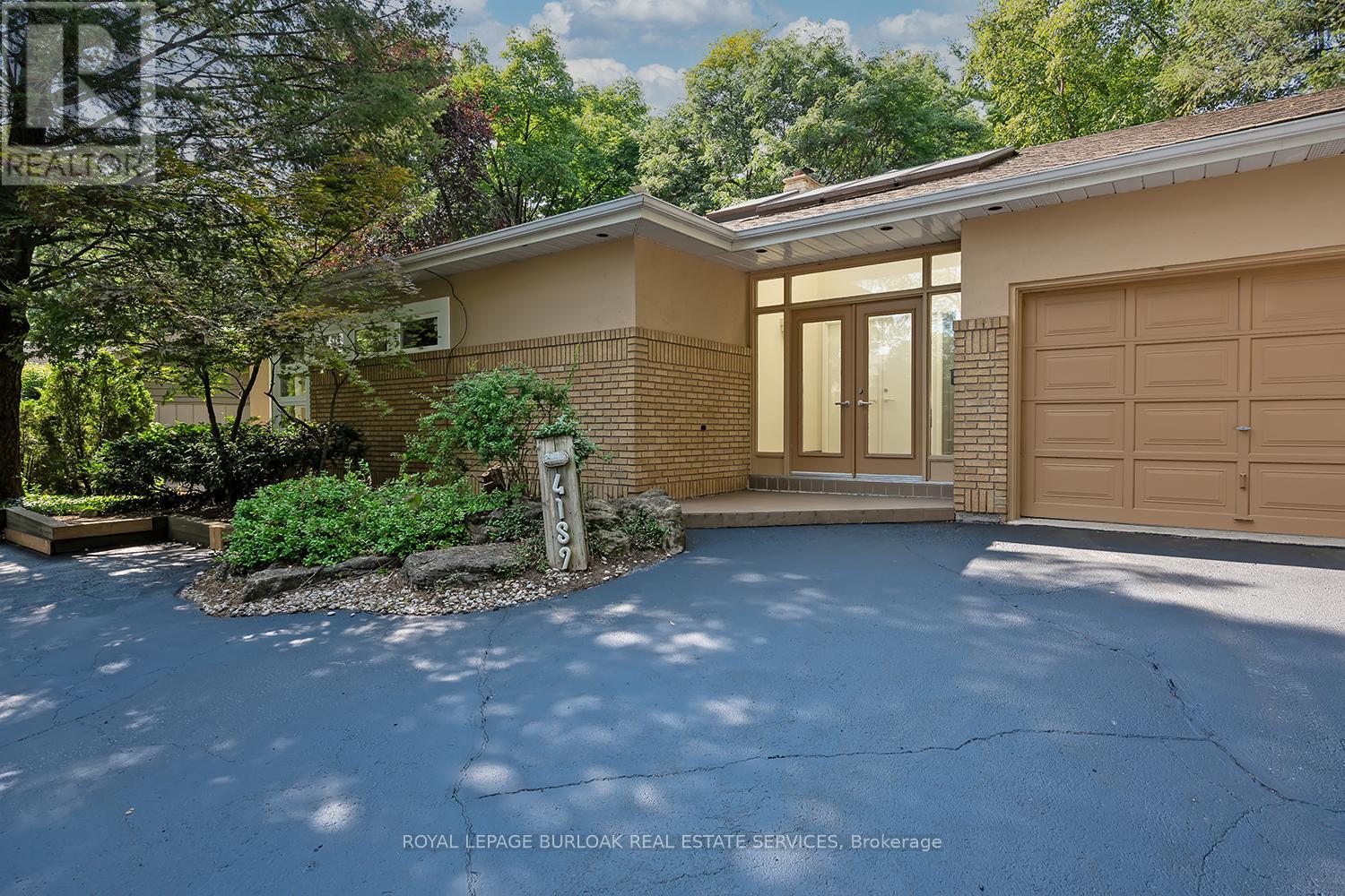 4189 Inglewood Drive, Burlington, Ontario  L7L 1E3 - Photo 2 - W12463132