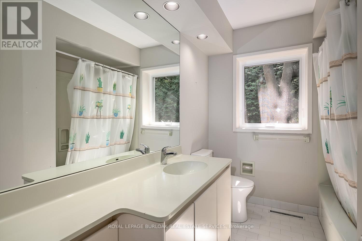 4189 Inglewood Drive, Burlington, Ontario  L7L 1E3 - Photo 27 - W12463132
