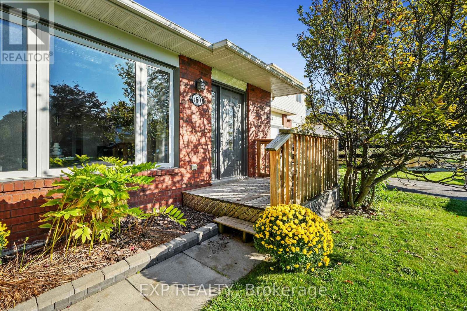 160 Peacock Boulevard, Port Hope, Ontario  L1A 4E2 - Photo 2 - X12463042