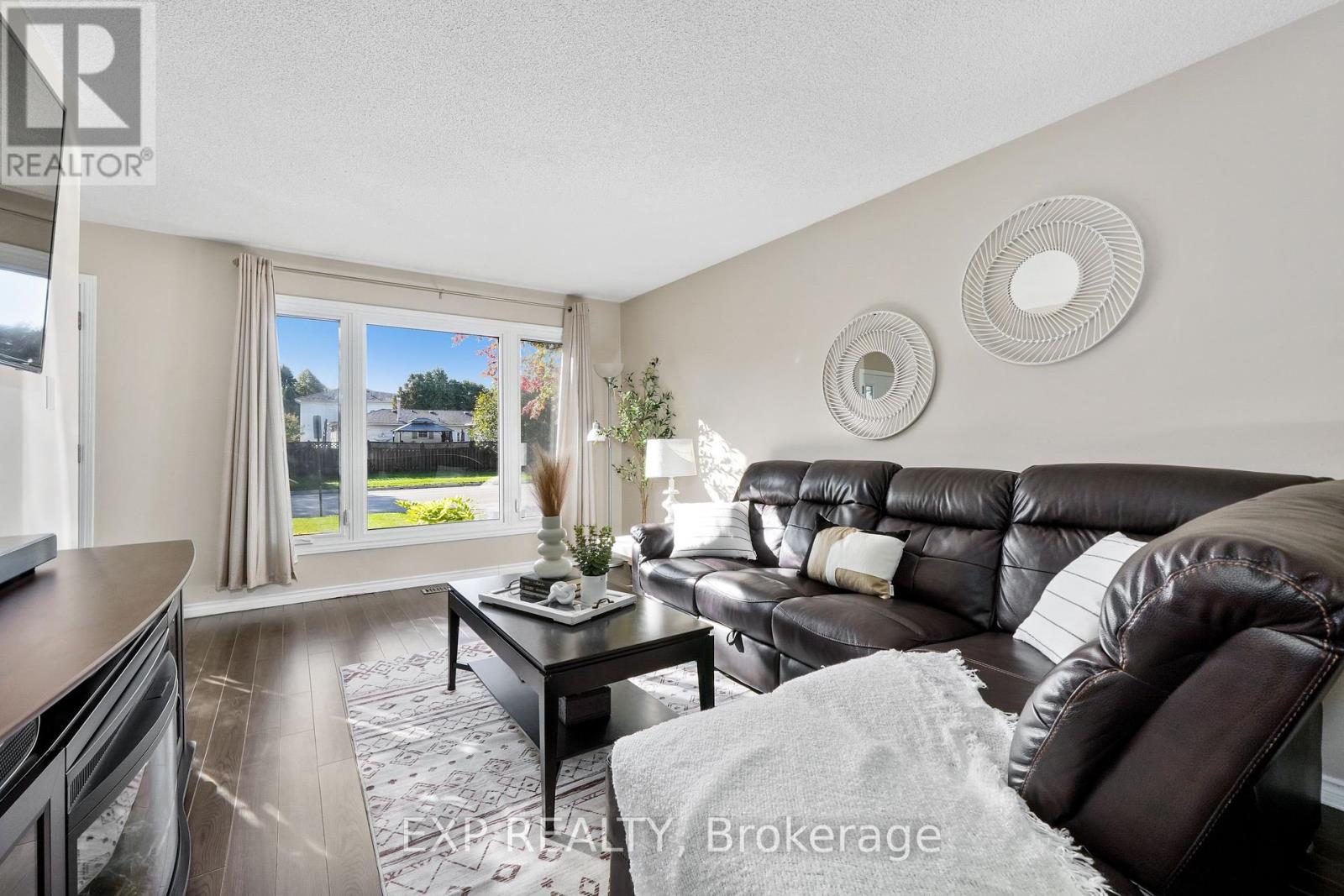 160 Peacock Boulevard, Port Hope, Ontario  L1A 4E2 - Photo 4 - X12463042