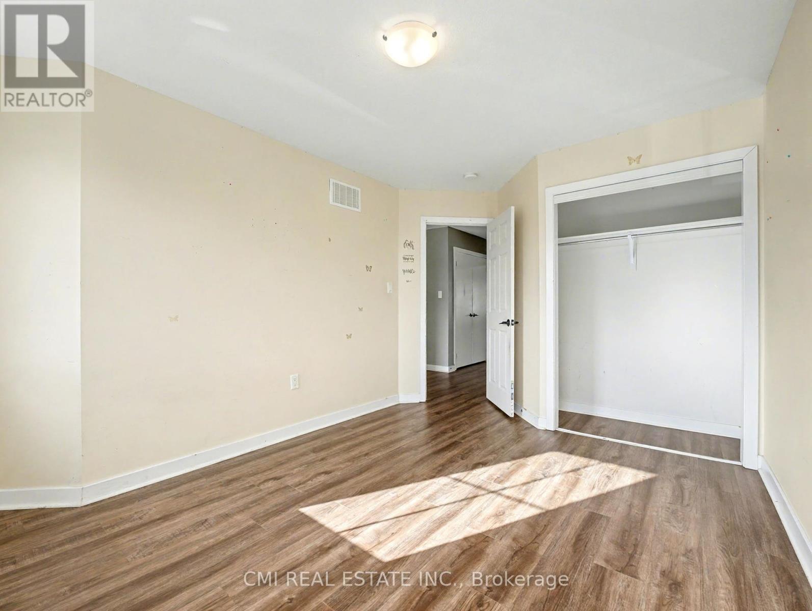 62 Sherway Street, Hamilton, Ontario  L8J 0J3 - Photo 10 - X12463095
