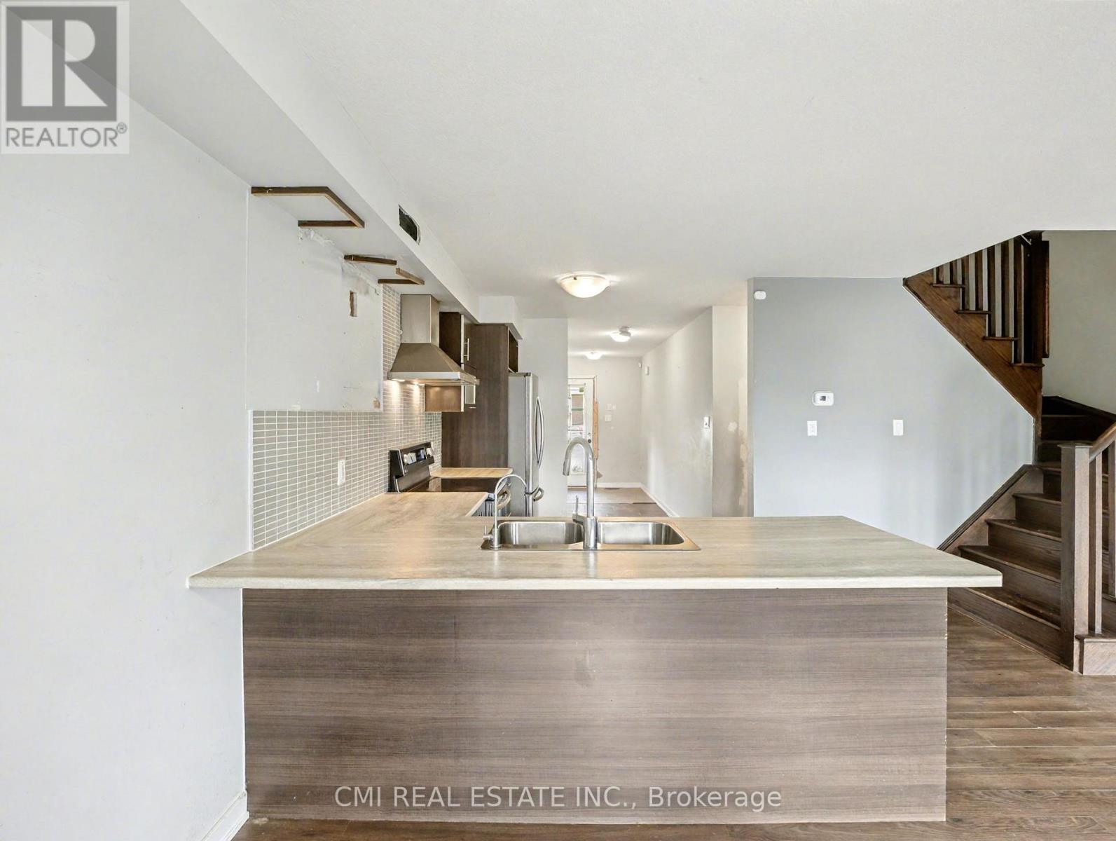 62 Sherway Street, Hamilton, Ontario  L8J 0J3 - Photo 11 - X12463095