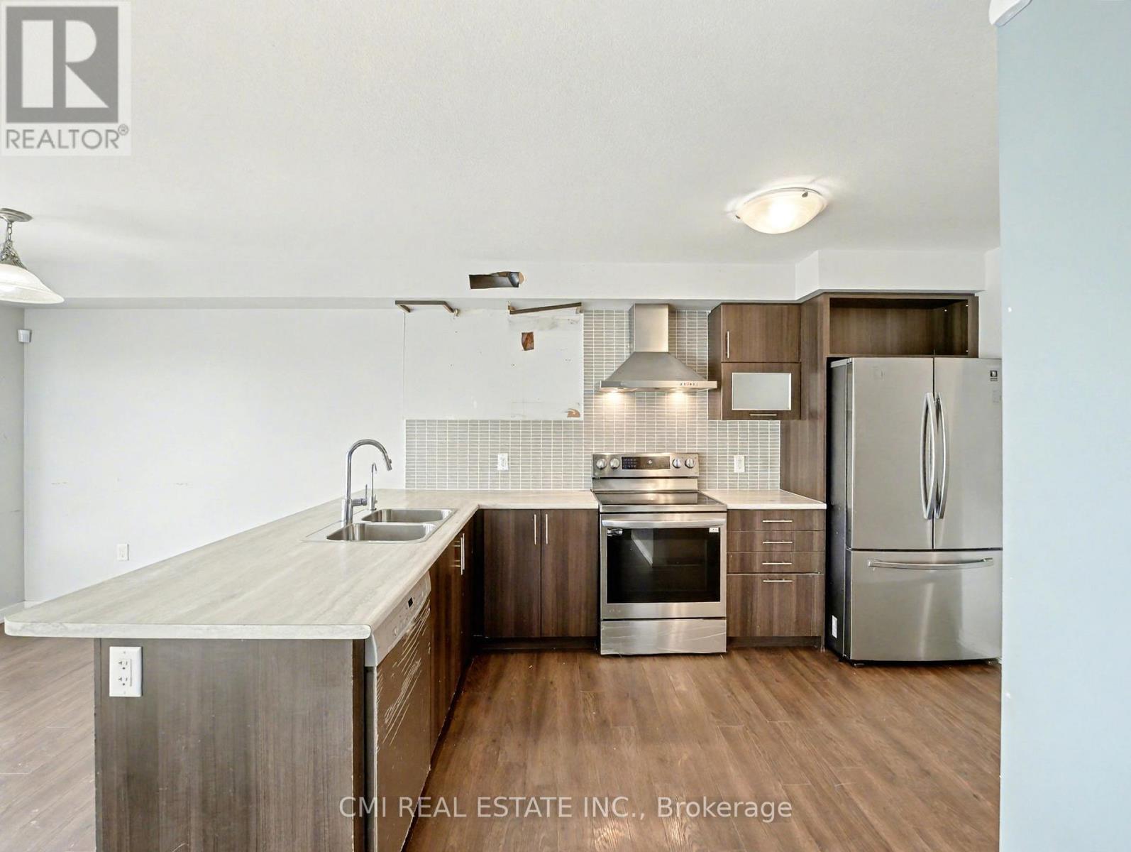 62 Sherway Street, Hamilton, Ontario  L8J 0J3 - Photo 12 - X12463095