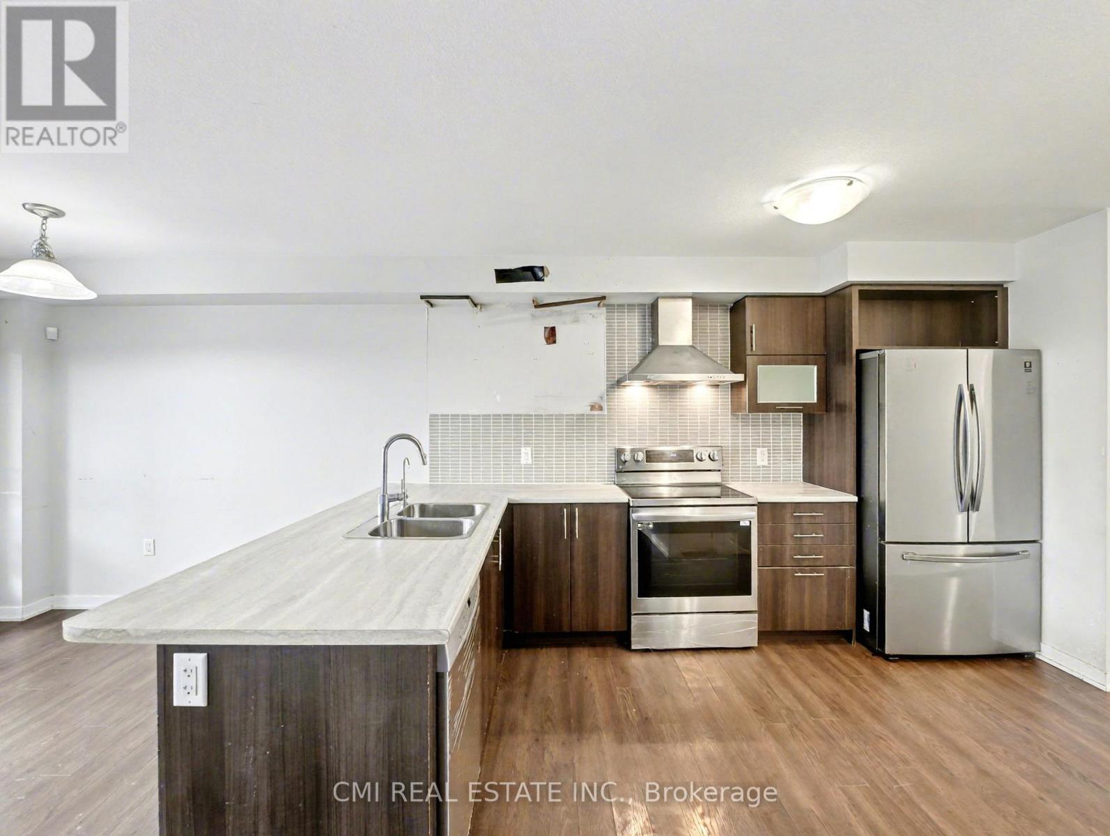 62 Sherway Street, Hamilton, Ontario  L8J 0J3 - Photo 15 - X12463095