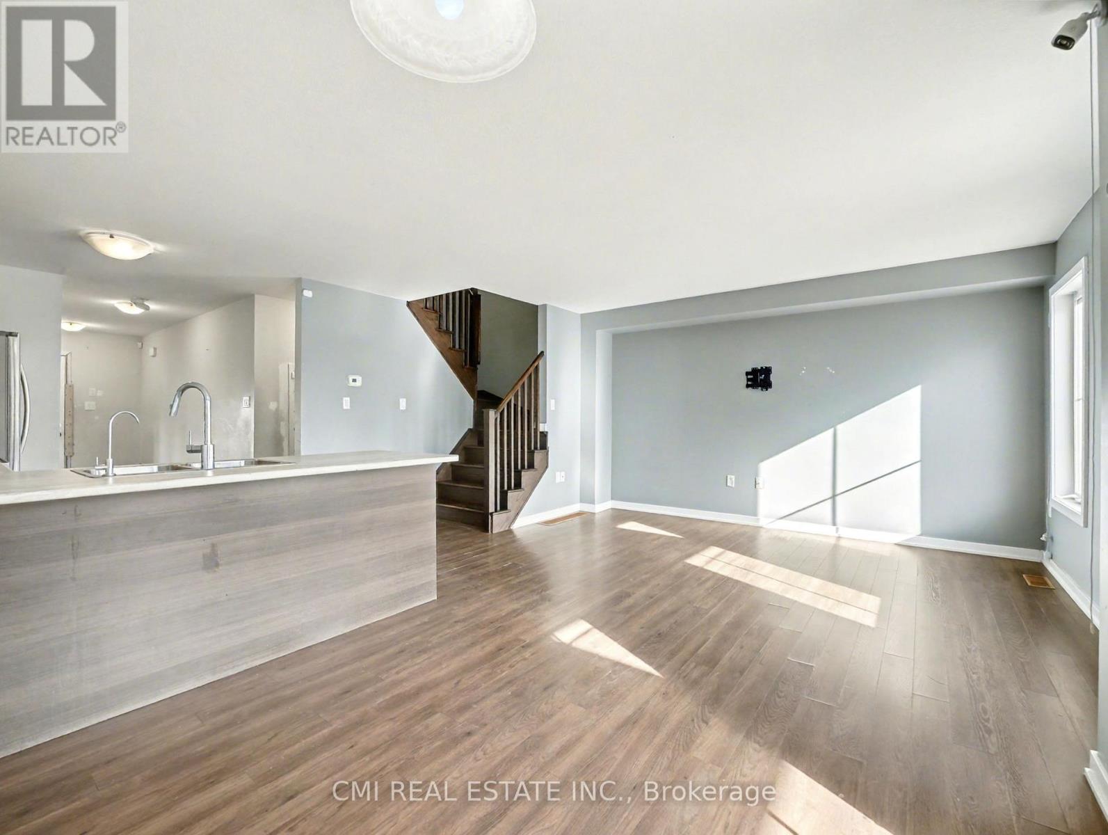 62 Sherway Street, Hamilton, Ontario  L8J 0J3 - Photo 16 - X12463095