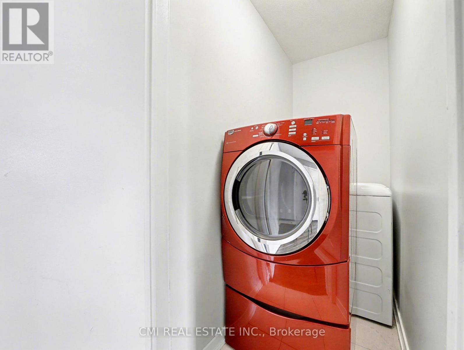 62 Sherway Street, Hamilton, Ontario  L8J 0J3 - Photo 18 - X12463095
