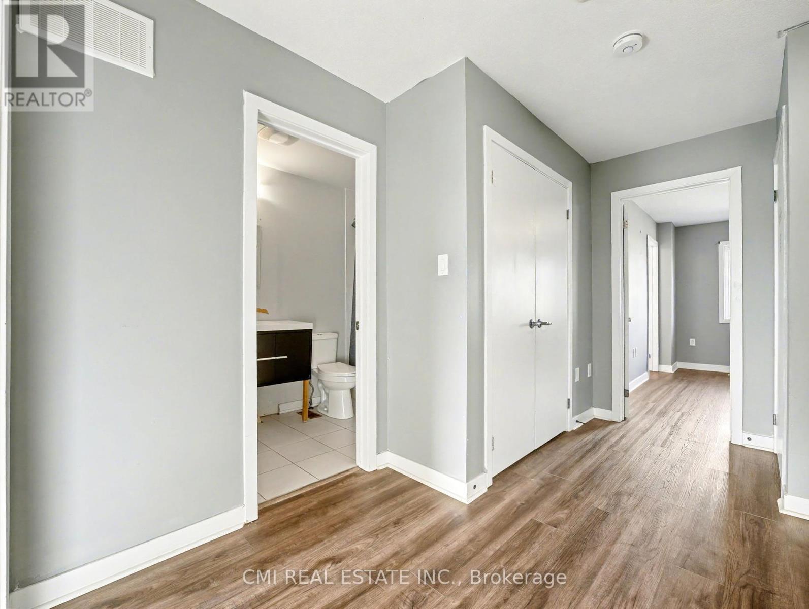 62 Sherway Street, Hamilton, Ontario  L8J 0J3 - Photo 25 - X12463095