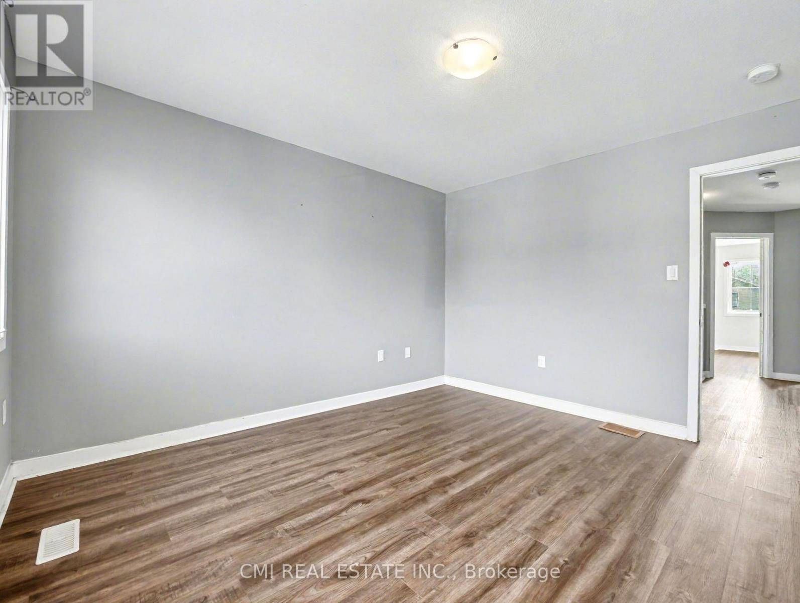 62 Sherway Street, Hamilton, Ontario  L8J 0J3 - Photo 27 - X12463095