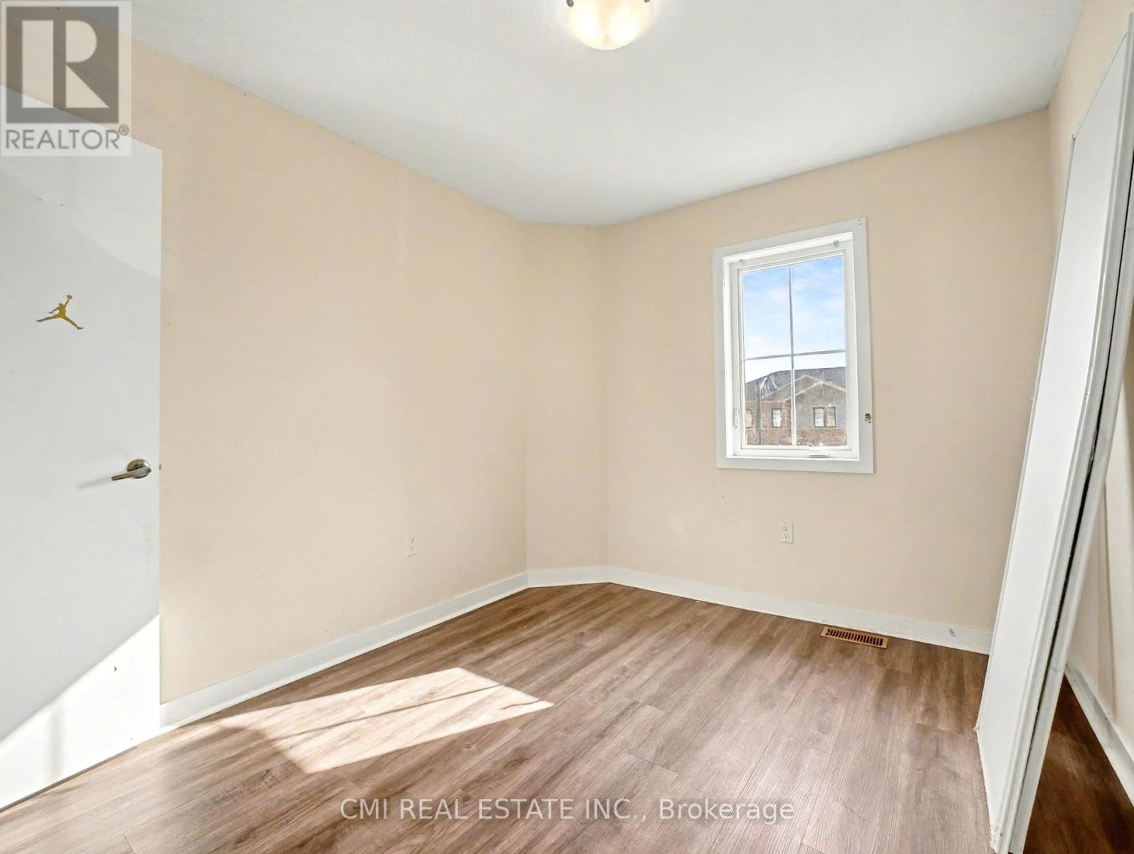 62 Sherway Street, Hamilton, Ontario  L8J 0J3 - Photo 28 - X12463095