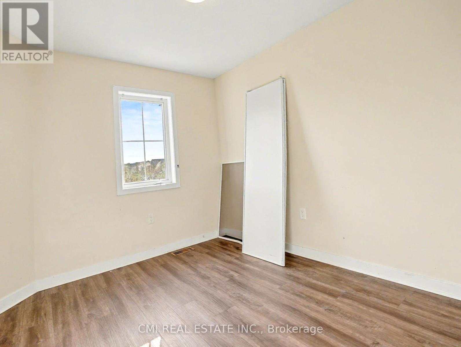 62 Sherway Street, Hamilton, Ontario  L8J 0J3 - Photo 29 - X12463095