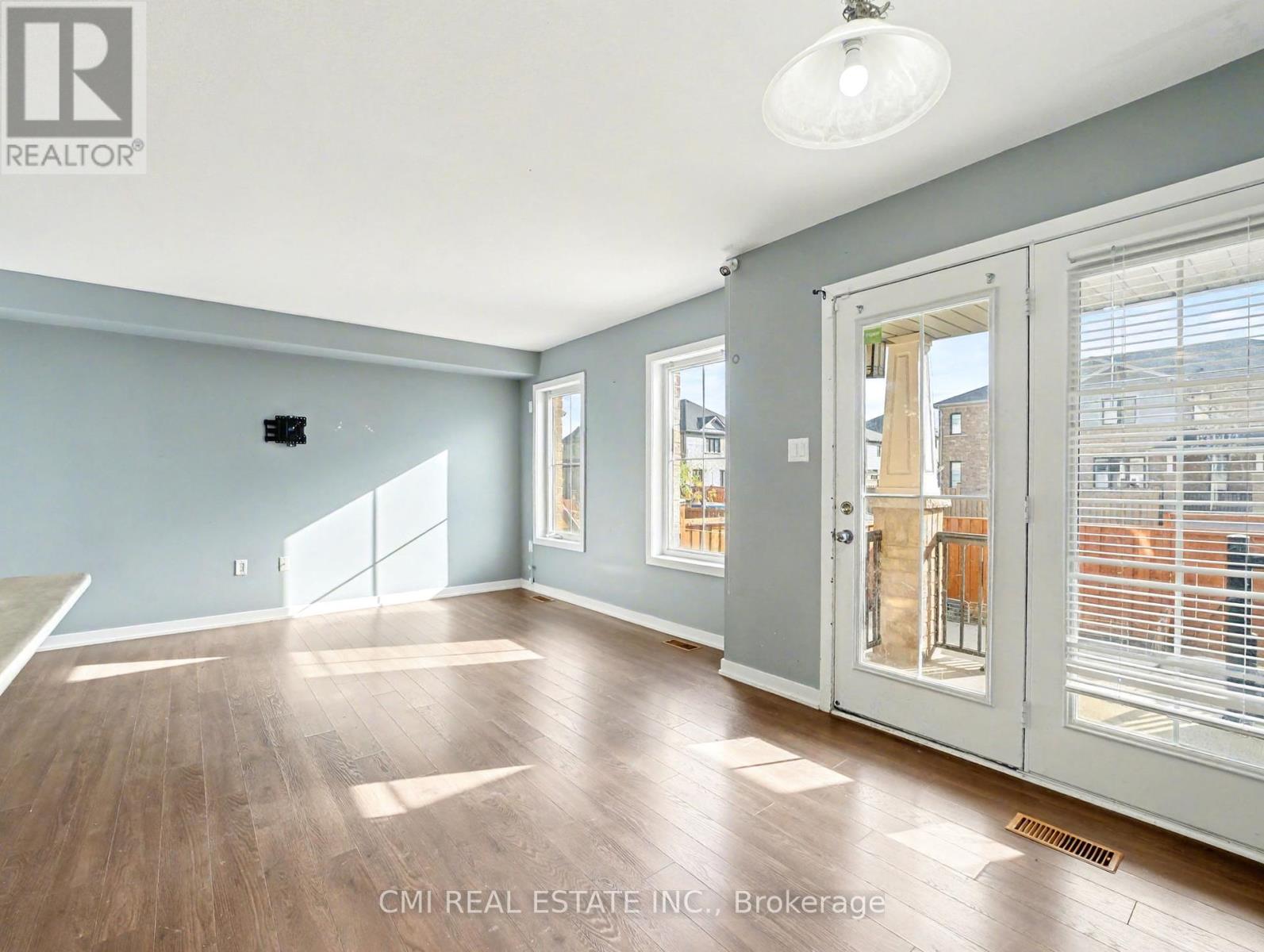 62 Sherway Street, Hamilton, Ontario  L8J 0J3 - Photo 5 - X12463095