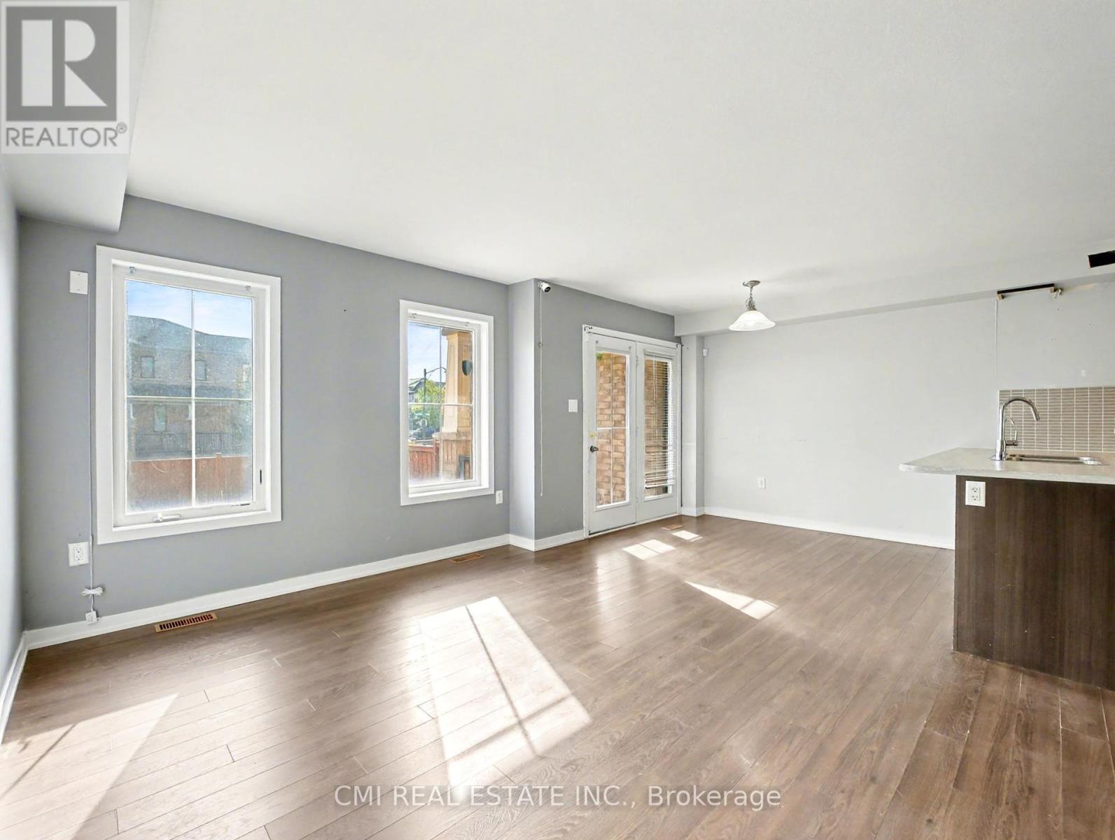 62 Sherway Street, Hamilton, Ontario  L8J 0J3 - Photo 6 - X12463095