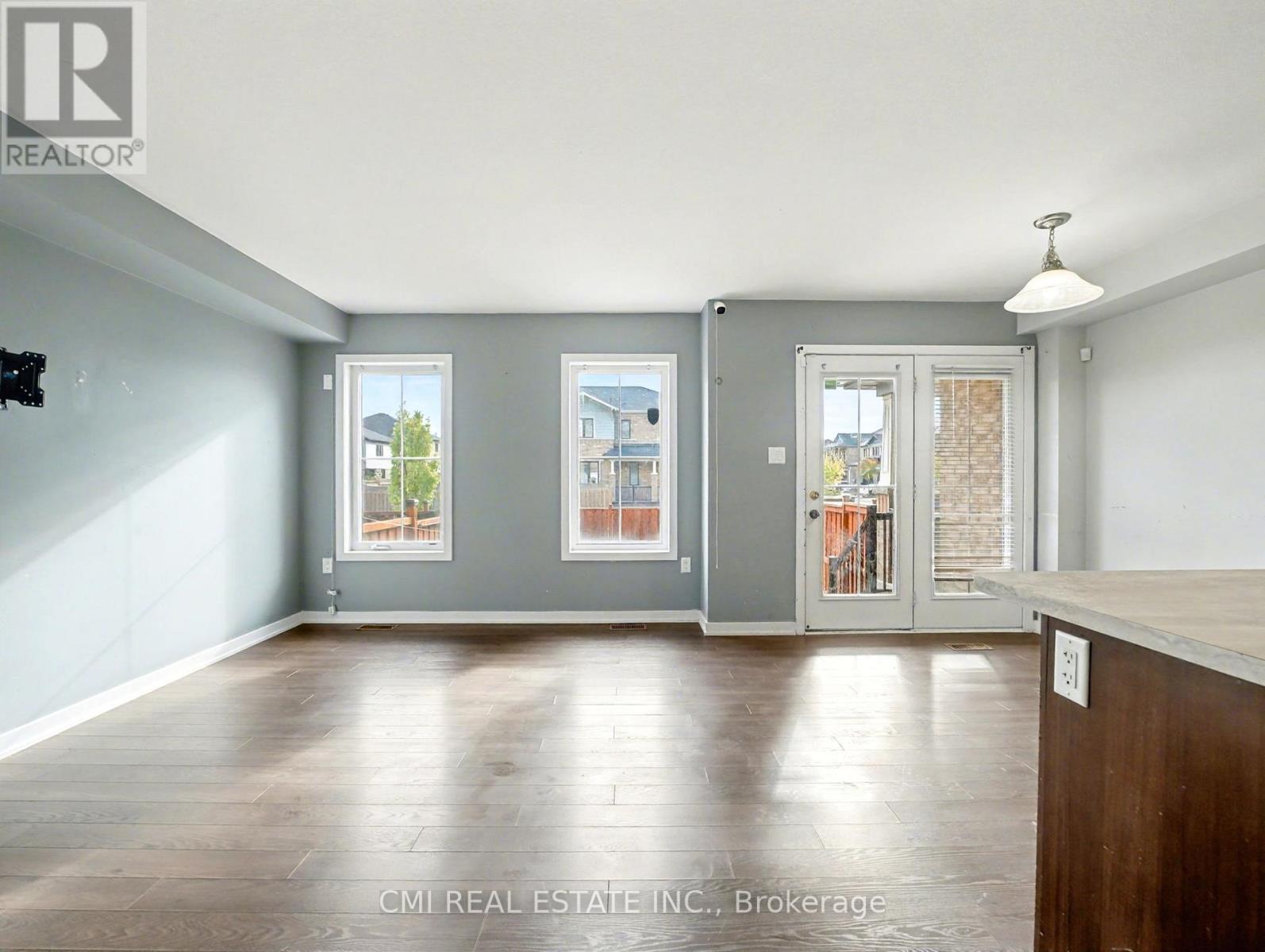 62 Sherway Street, Hamilton, Ontario  L8J 0J3 - Photo 7 - X12463095