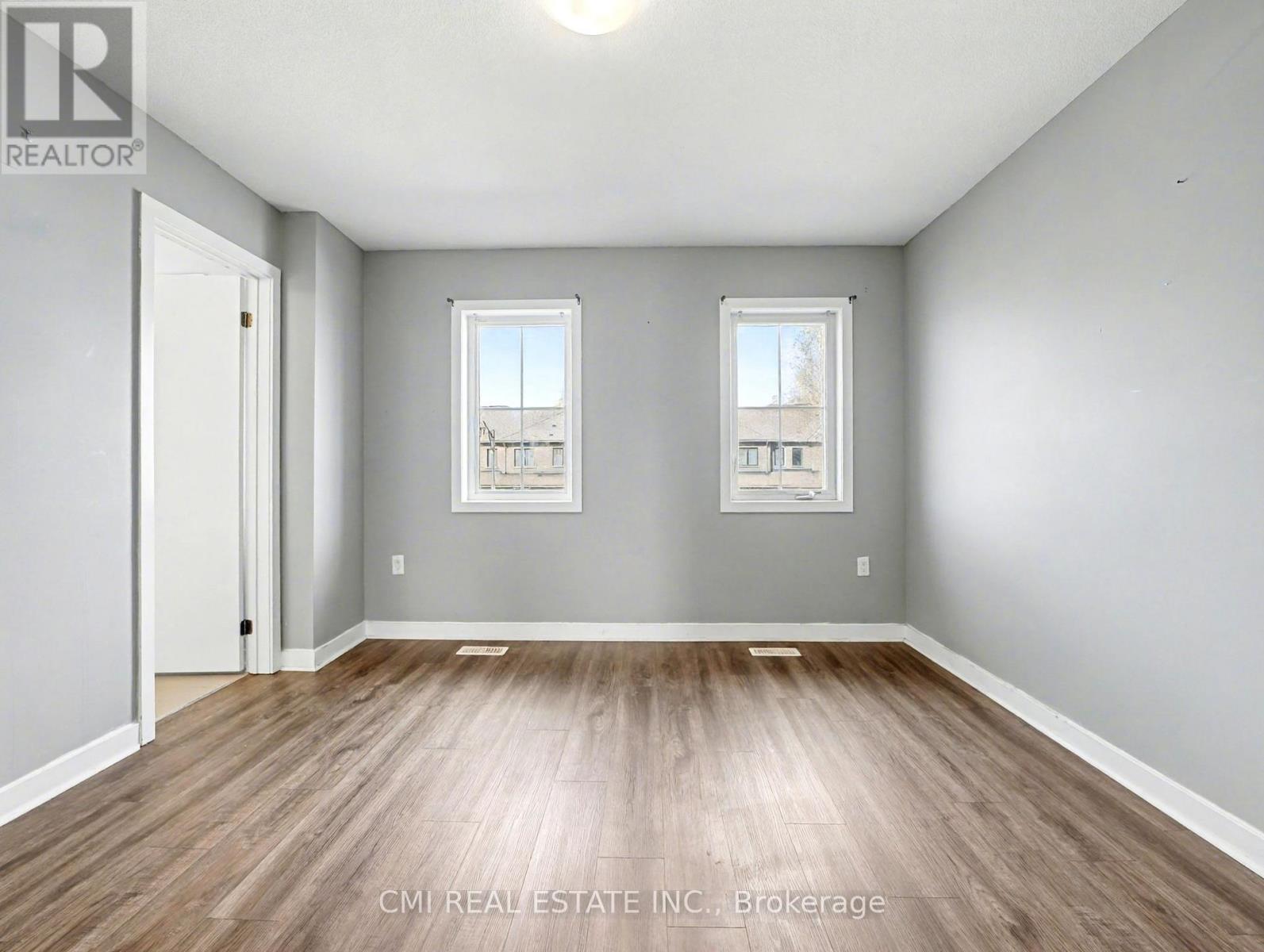 62 Sherway Street, Hamilton, Ontario  L8J 0J3 - Photo 9 - X12463095